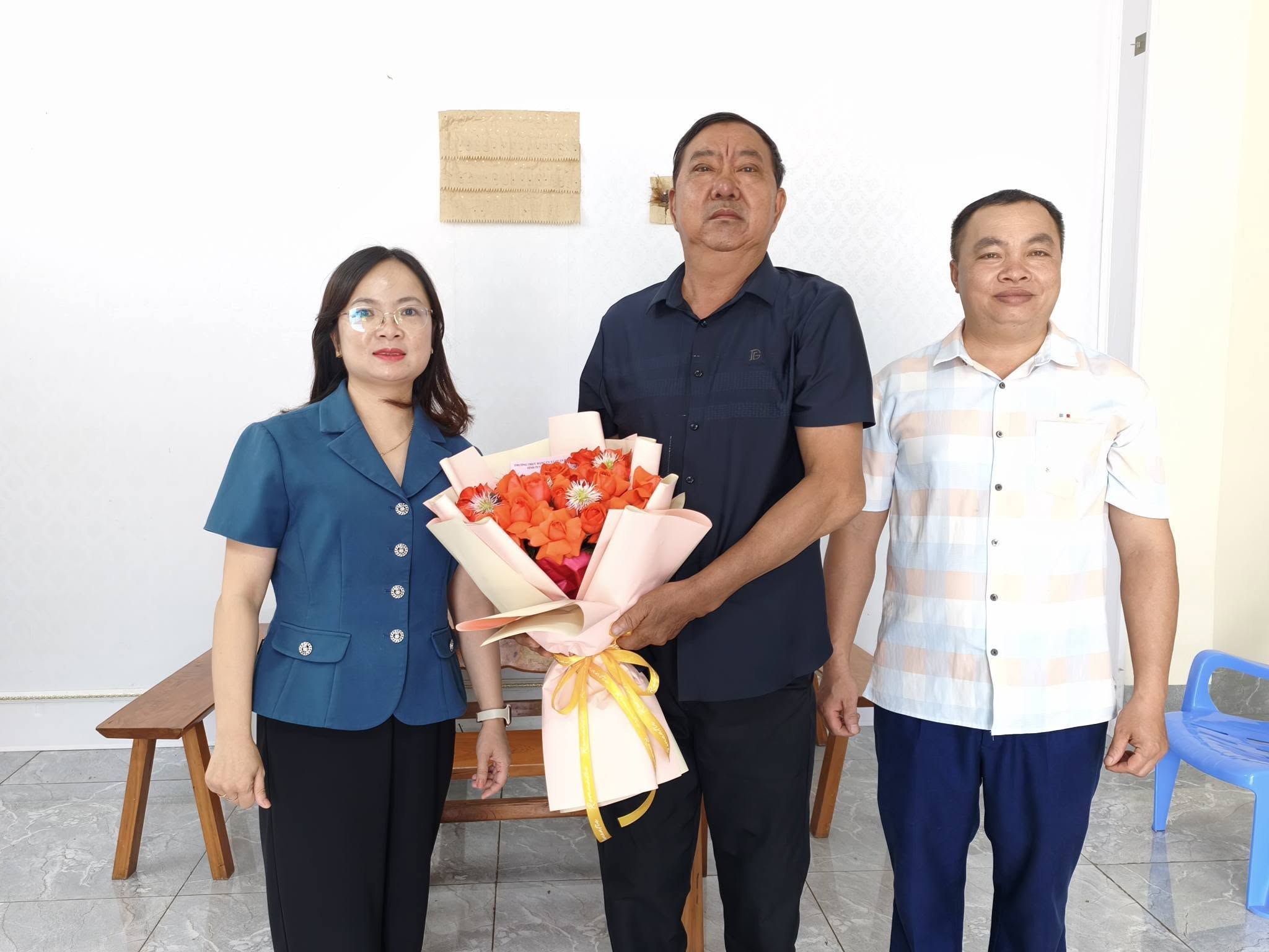  Thường trực Đảng ủy xã đã đến thăm, tặng quà Hội người cao tuổi trên địa bàn xã