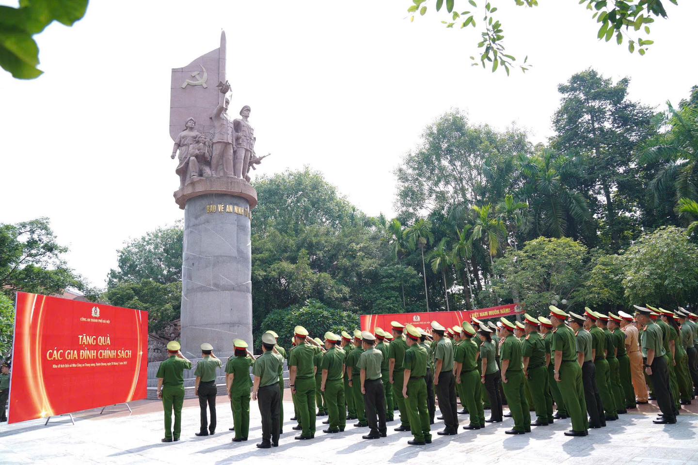 ĐOÀN ĐẠI BIỂU CÔNG AN THÀNH PHỐ HÀ NỘI TỔ CHỨC SINH HOẠT CHÍNH TRỊ TẠI TUYÊN QUANG