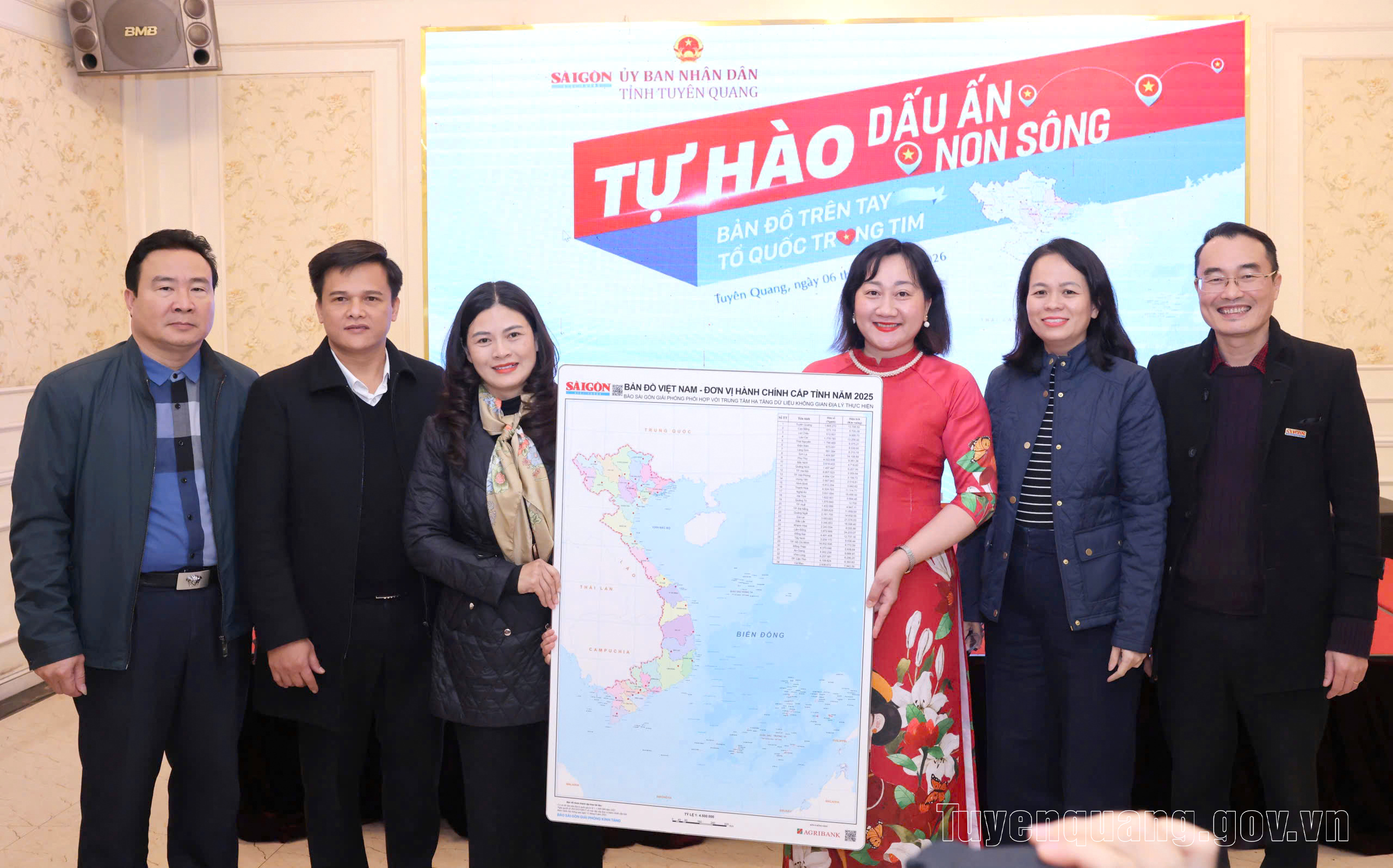 Chương trình "Bản đồ trên tay - Tổ quốc trong tim" của Báo Sài Gòn giải phóng đến với tỉnh Tuyên Quang