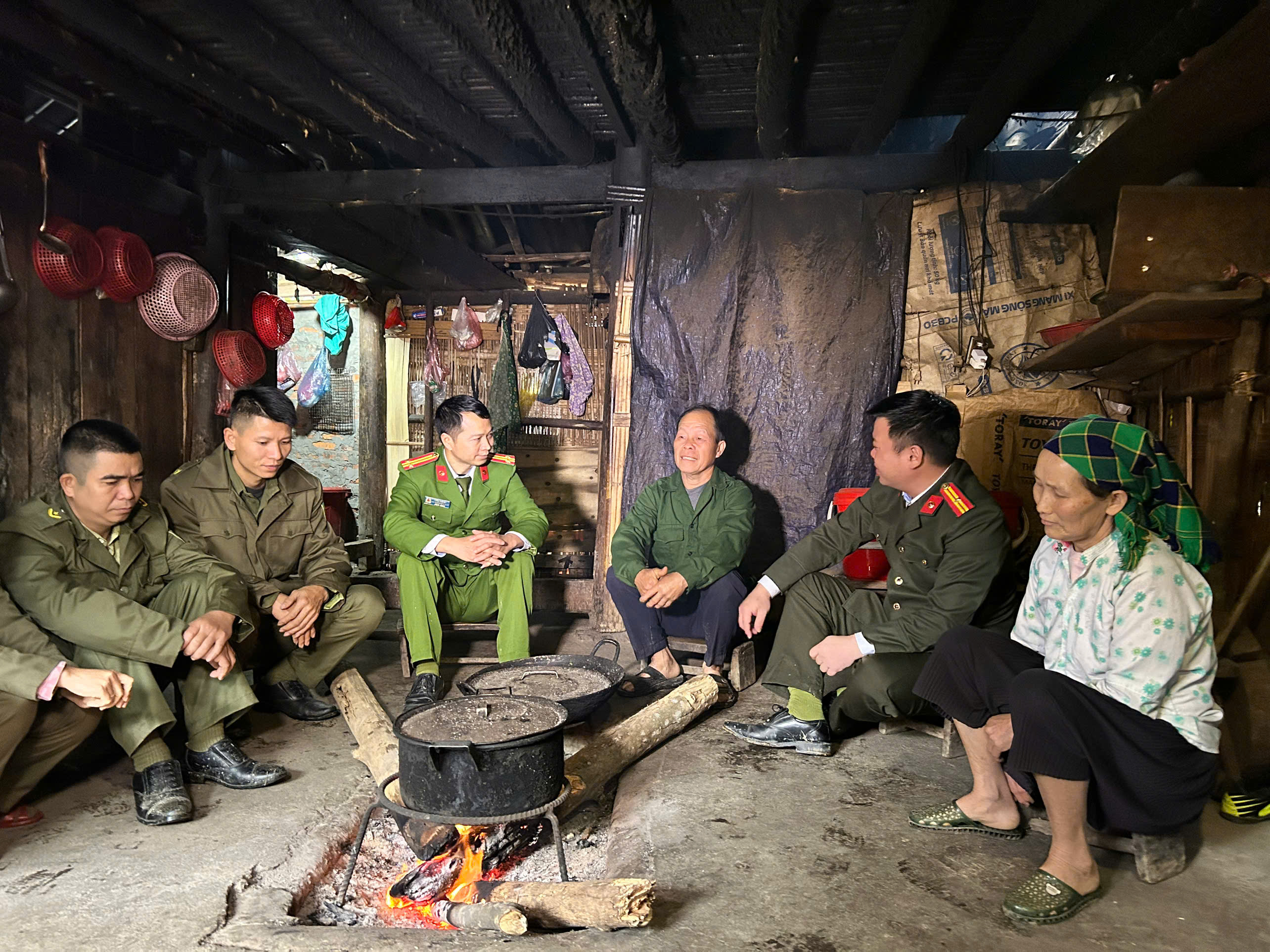 CHĂM LO TẾT CHO ĐỒNG BÀO MÔNG – LAN TỎA HƠI ẤM MÙA XUÂN NƠI VÙNG CAO