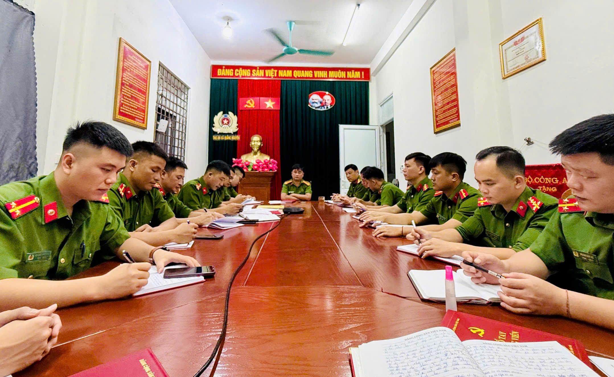 CHI BỘ CÔNG AN XÃ QUẢNG NGUYÊN T Ổ CHỨC SINH HOẠT CHI BỘ THƯỜNG KỲ THÁNG 9 NĂM 2026