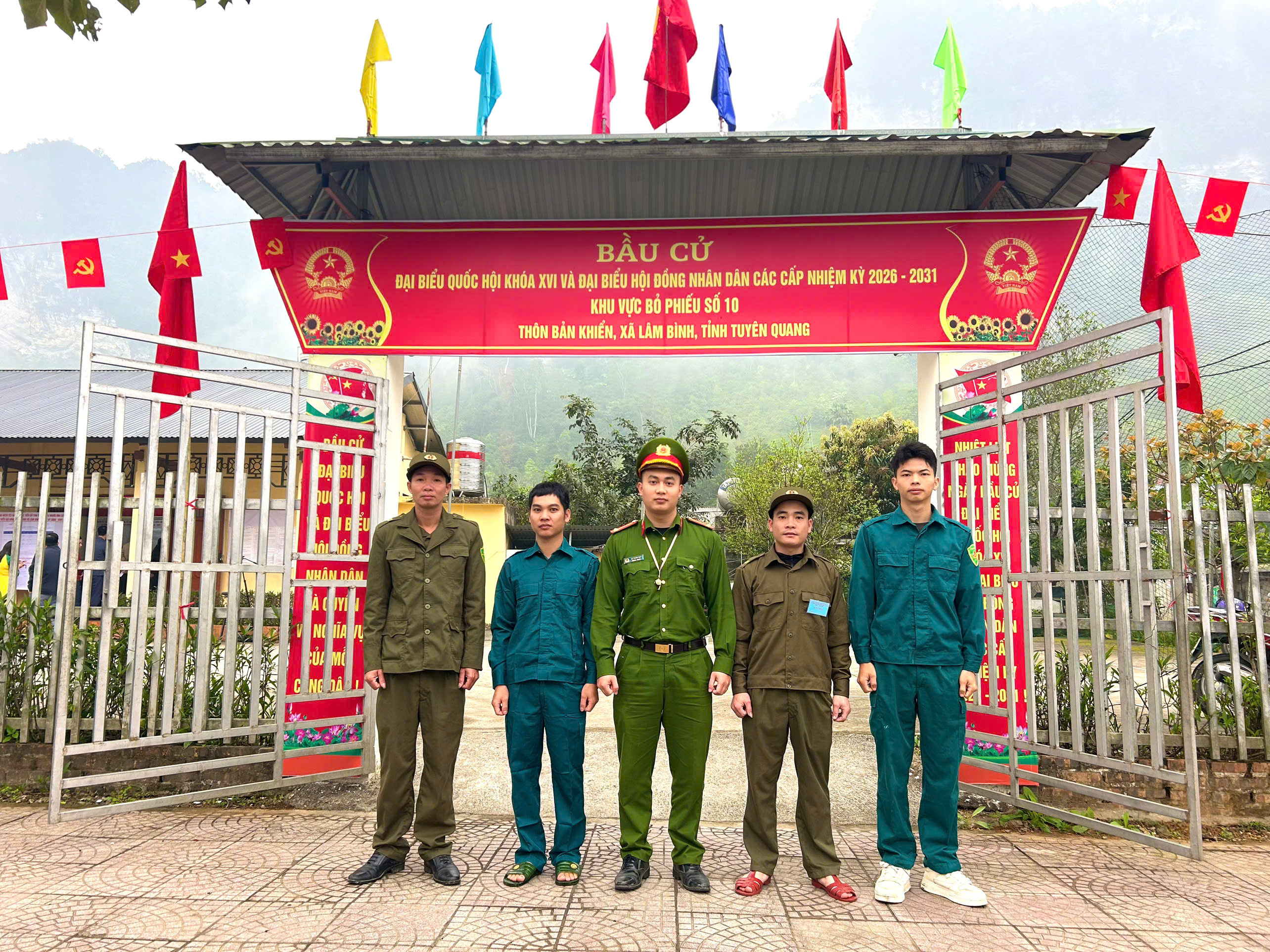 BẢO ĐẢM TUYỆT ĐỐI AN NINH, TRẬT TỰ TRONG NGÀY BẦU CỬ 