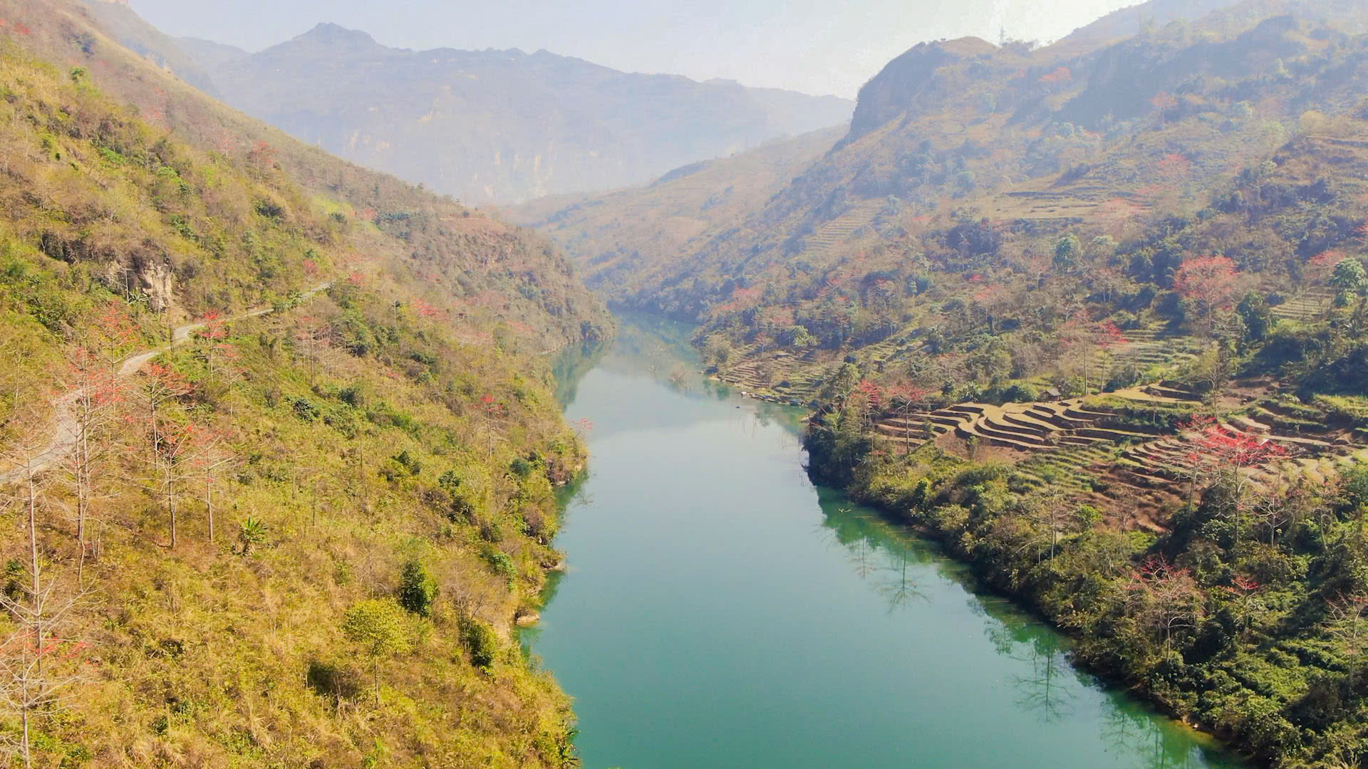 ảnh tin Vũ Th&ugrave;y Linh- trường ch&iacute;nh trị tỉnh (1).jpg