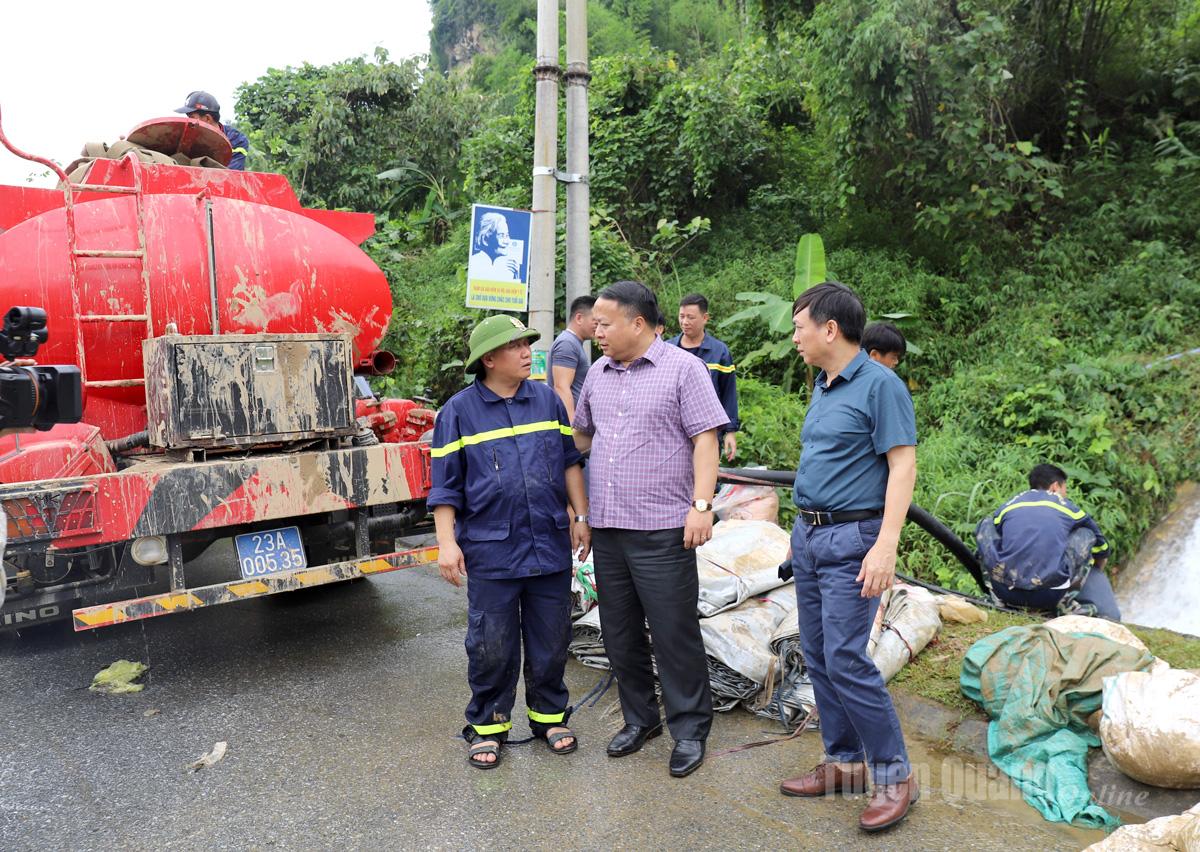Chủ tịch UBND tỉnh Phan Huy Ngọc kiểm tra tiến độ khắc phục hậu quả mưa lũ, công tác hỗ trợ nhân dân tại một số cơ quan, đơn vị