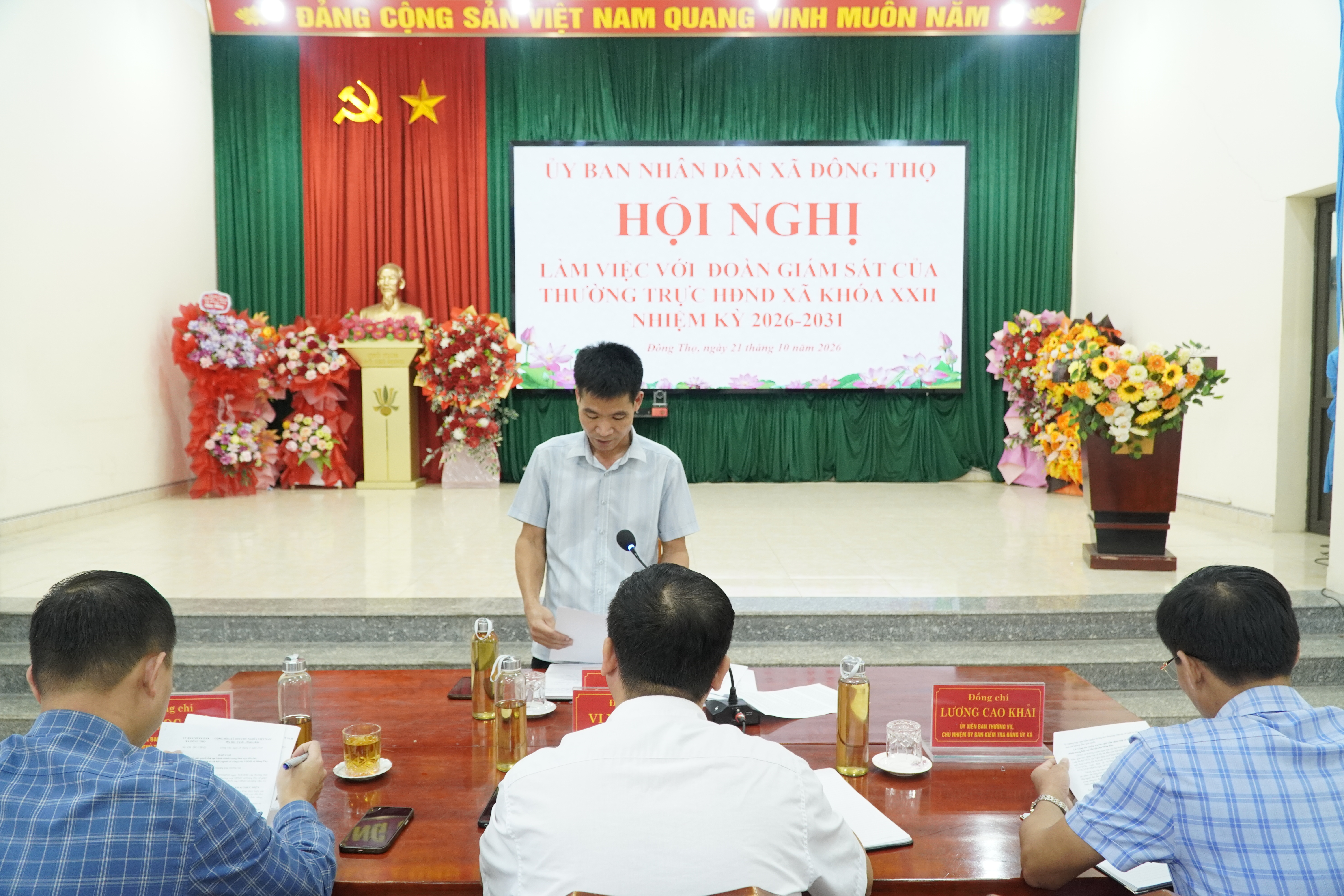 UBND xã Đông Thọ làm việc với đoàn giám sát của Thường trực HĐND xã về giải quyết thủ tục hành chính trong lĩnh vực đất đai, người có công.