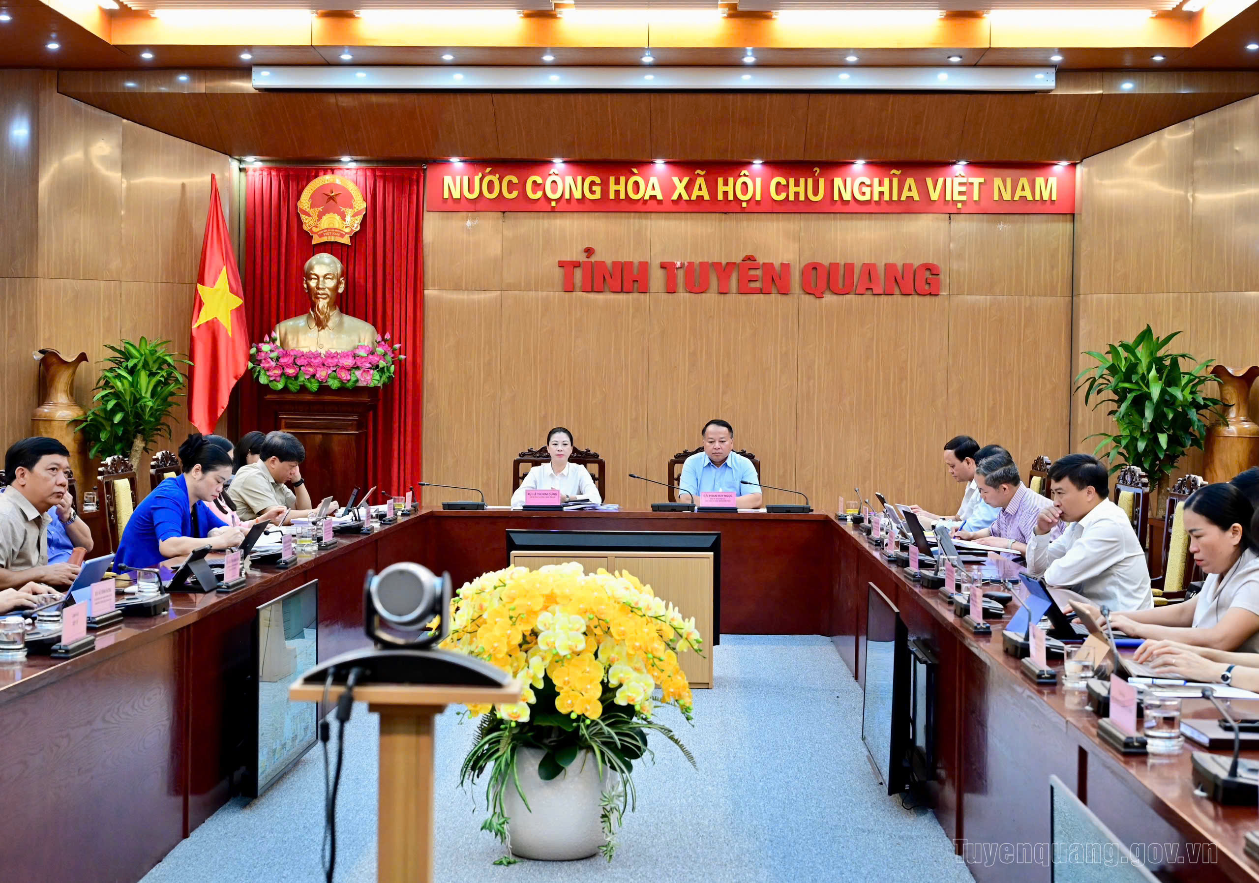 Thủ tướng Chính phủ phát động đợt thi đua cao điểm lập thành tích chào mừng Đại hội XIV của Đảng