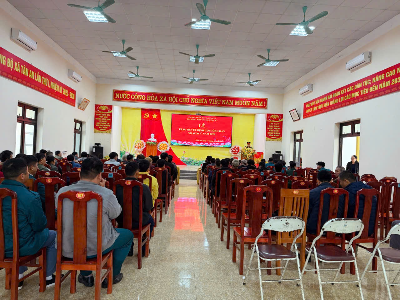 HỘI ĐỒNG NGHĨA VỤ QUÂN SỰ XÃ TÂN AN TỔ CHỨC LỄ TRAO QUYẾT ĐỊNH GỌI CÔNG DÂN NHẬP NGŨ NĂM 2026