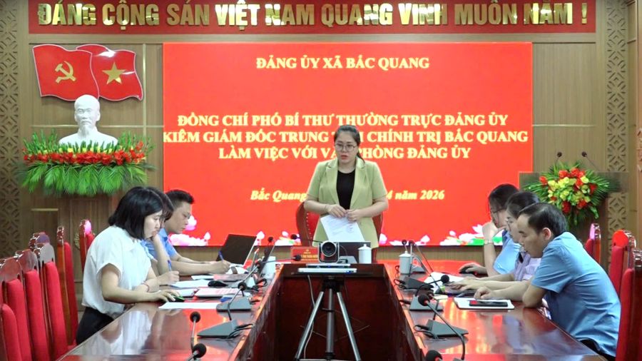Phó Bí thư Thường trực Đảng ủy xã Bắc Quang làm việc với Văn phòng Đảng ủy