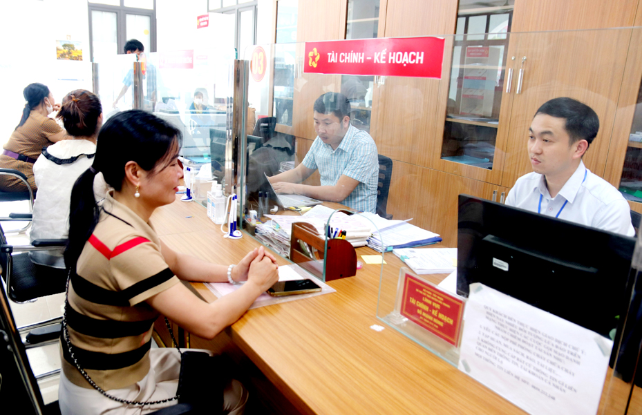 Tuyên Quang: Khẩn trương cắt giảm, đơn giản hóa thủ tục hành chính, bảo đảm thông suốt trong triển khai chính quyền địa phương 2 cấp