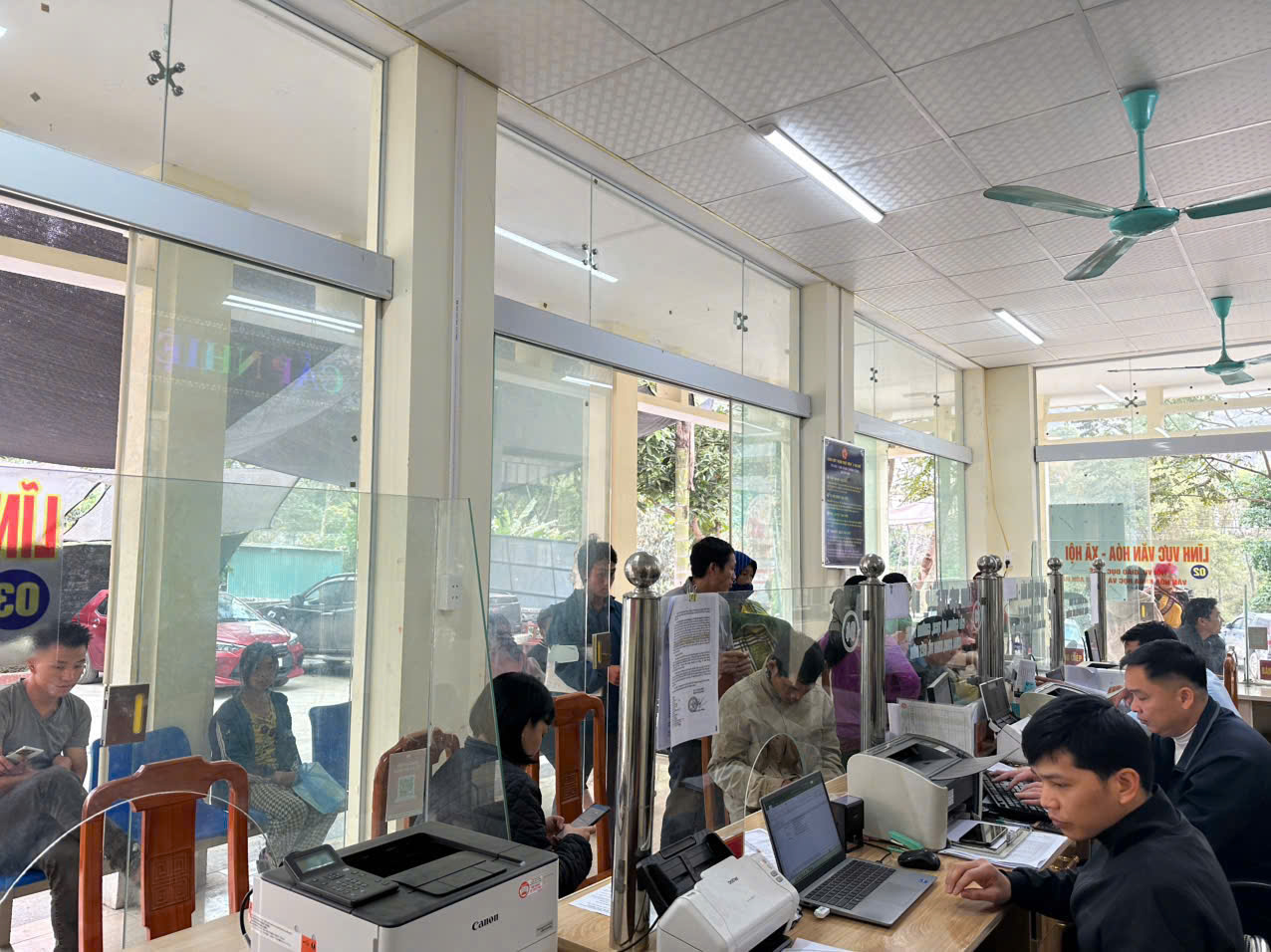 TRUNG TÂM HÀNH CHÍNH CÔNG XÃ DU GIÀ NHỘN NHỊP NGAY NGÀY LÀM VIỆC ĐẦU NĂM BÍNH NGỌ 2026