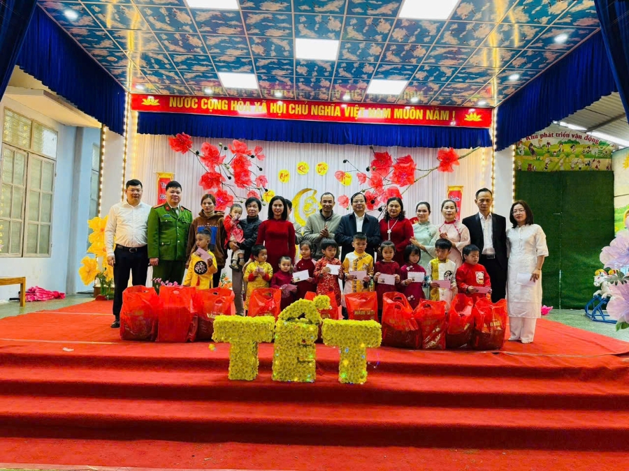 Trường Mầm non Vĩnh Tuy tổ chức chương trình trải nghiệm “Xuân gắn kết – Tết yêu thương” 