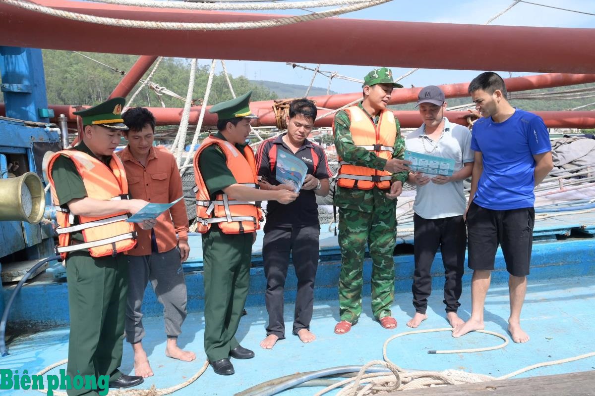 “Sổ nhật ký điện tử” theo chân ngư dân vươn khơi, bám biển