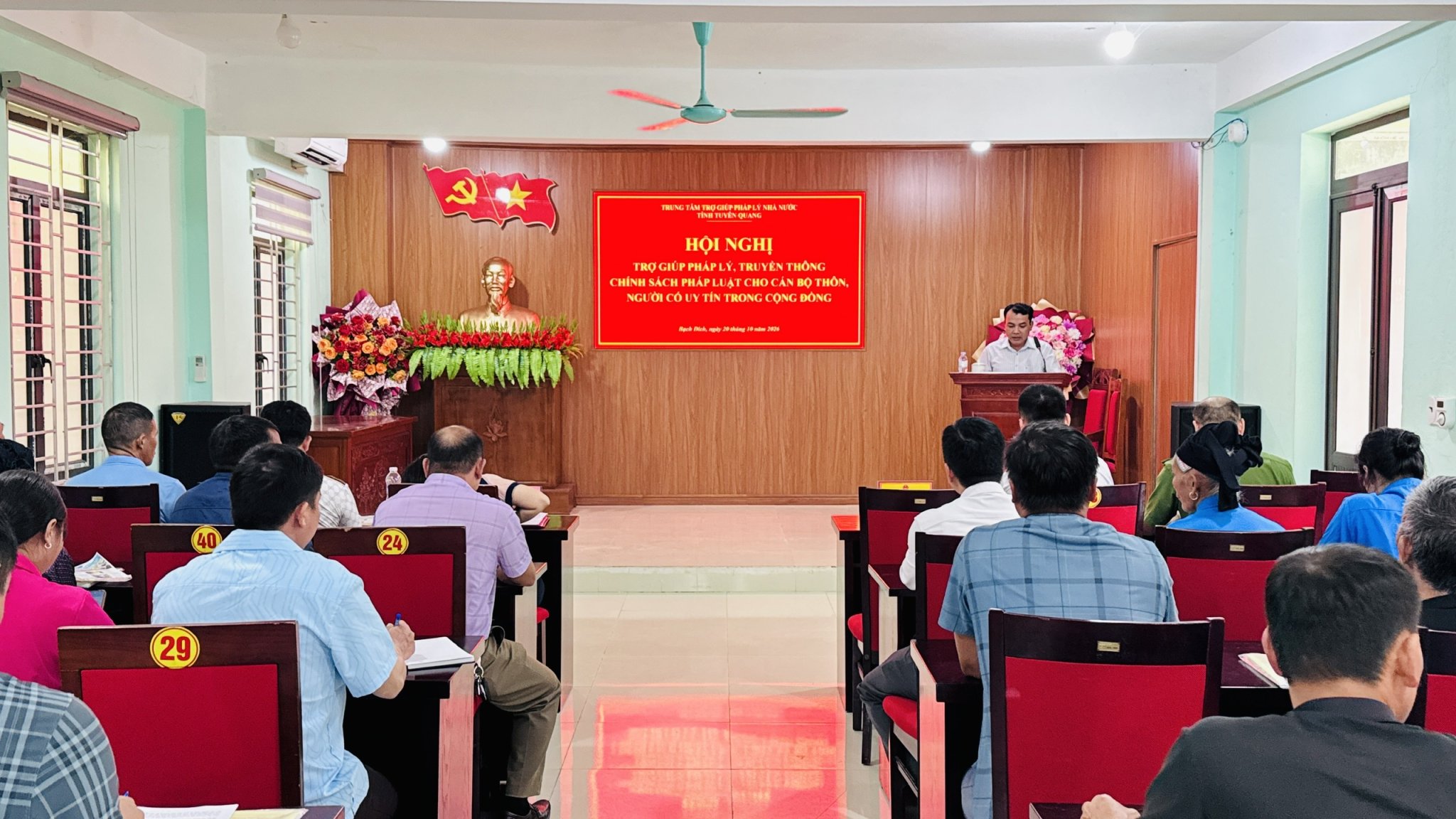 XÃ BẠCH ĐÍCH TỔ CHỨC HỘI NGHỊ TRỢ GIÚP PHÁP LÝ, TRUYỀN THÔNG CHÍNH SÁCH PHÁP LUẬT CHO CÁN BỘ THÔN VÀ NGƯỜI CÓ UY TÍN TRONG CỘNG ĐỒNG