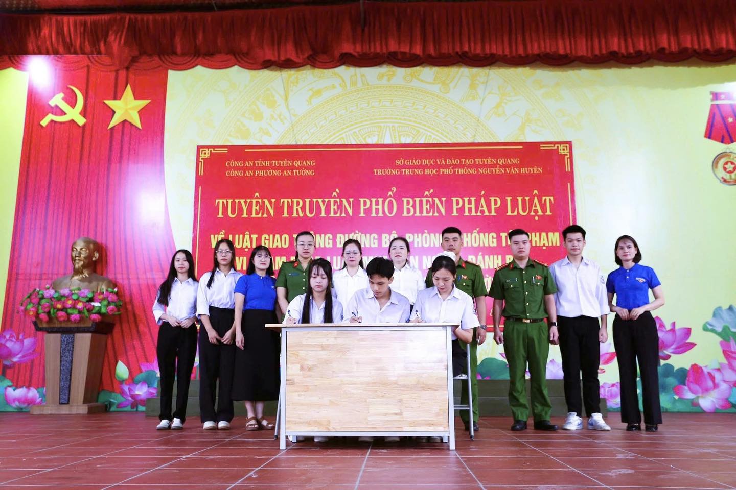 ĐẨY MẠNH CÔNG TÁC TUYÊN TRUYỀN GIÁO DỤC PHÁP LUẬT ĐẦU NĂM HỌC MỚI