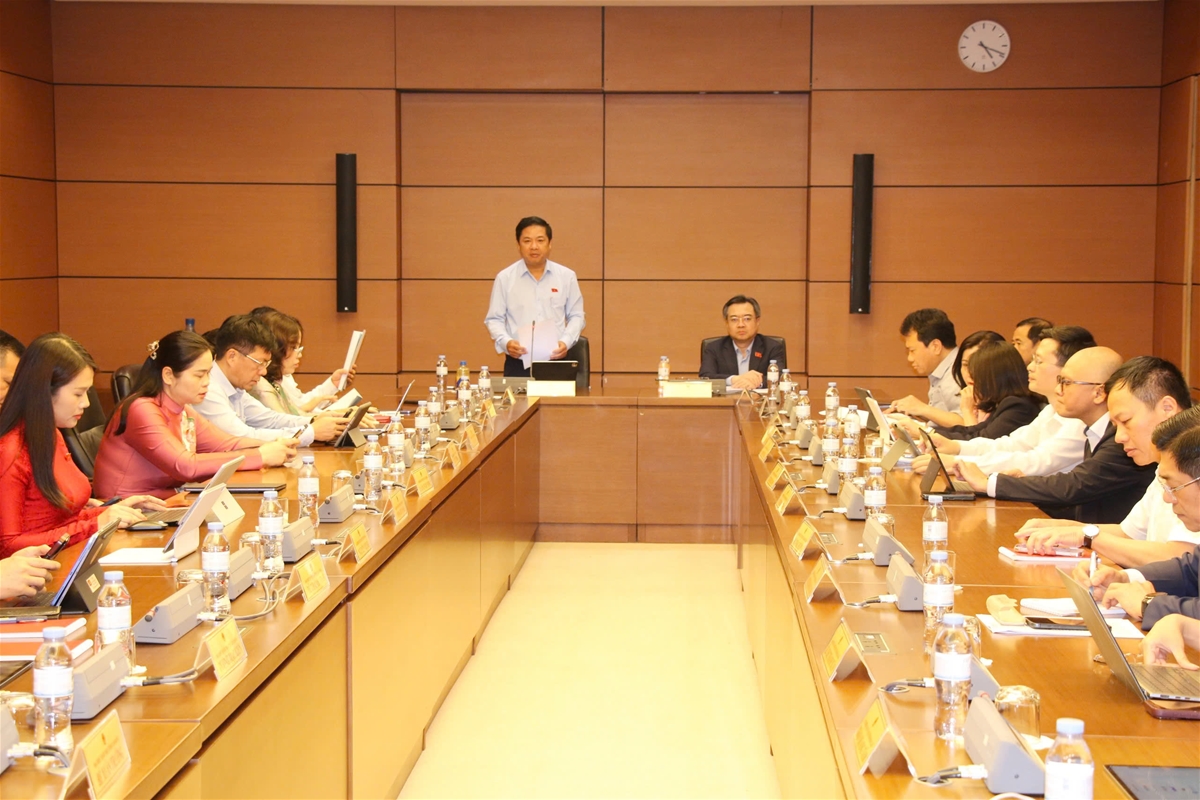 Quốc hội thảo luận tình hình kinh tế - xã hội