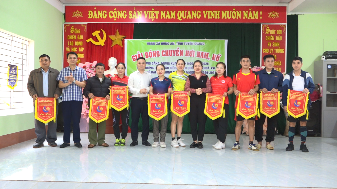 Khai mạc giải bóng chuyền hơi nam, nữ