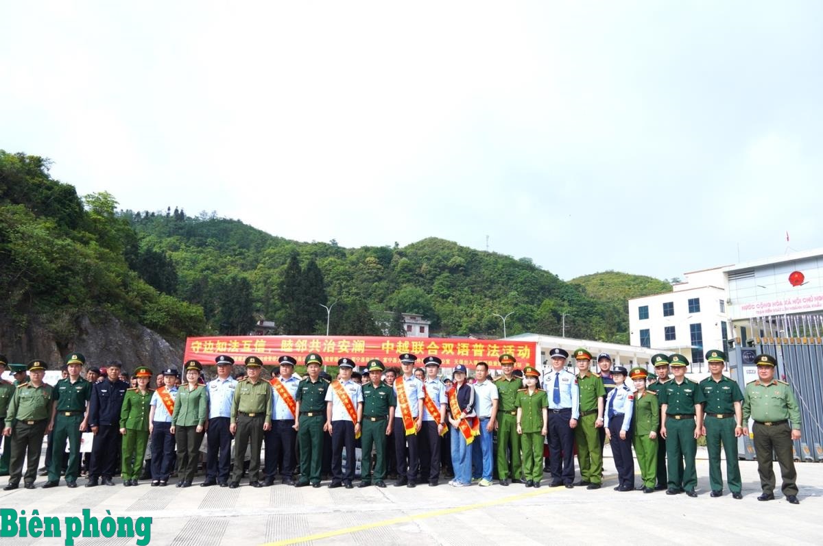 Phối hợp tuyên truyền pháp luật song ngữ Việt Nam - Trung Quốc cho cư dân biên giới