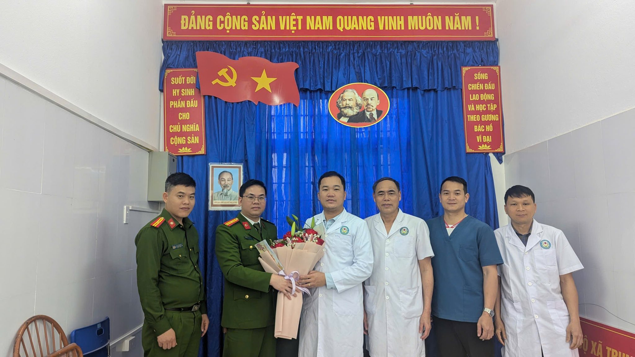 CÔNG AN XÃ TRUNG HÀ CHÚC MỪNG NGÀY THẦY THUỐC VIỆT NAM 27/2