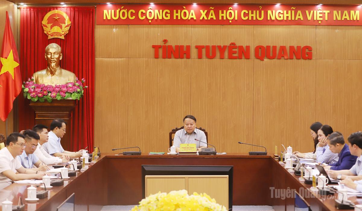 Chủ tịch UBND tỉnh Phan Huy Ngọc: Xác định việc chuyển đổi các loại cây trồng vật nuôi có giá trị kinh tế cao là lối ra, hướng đi cho các địa phương