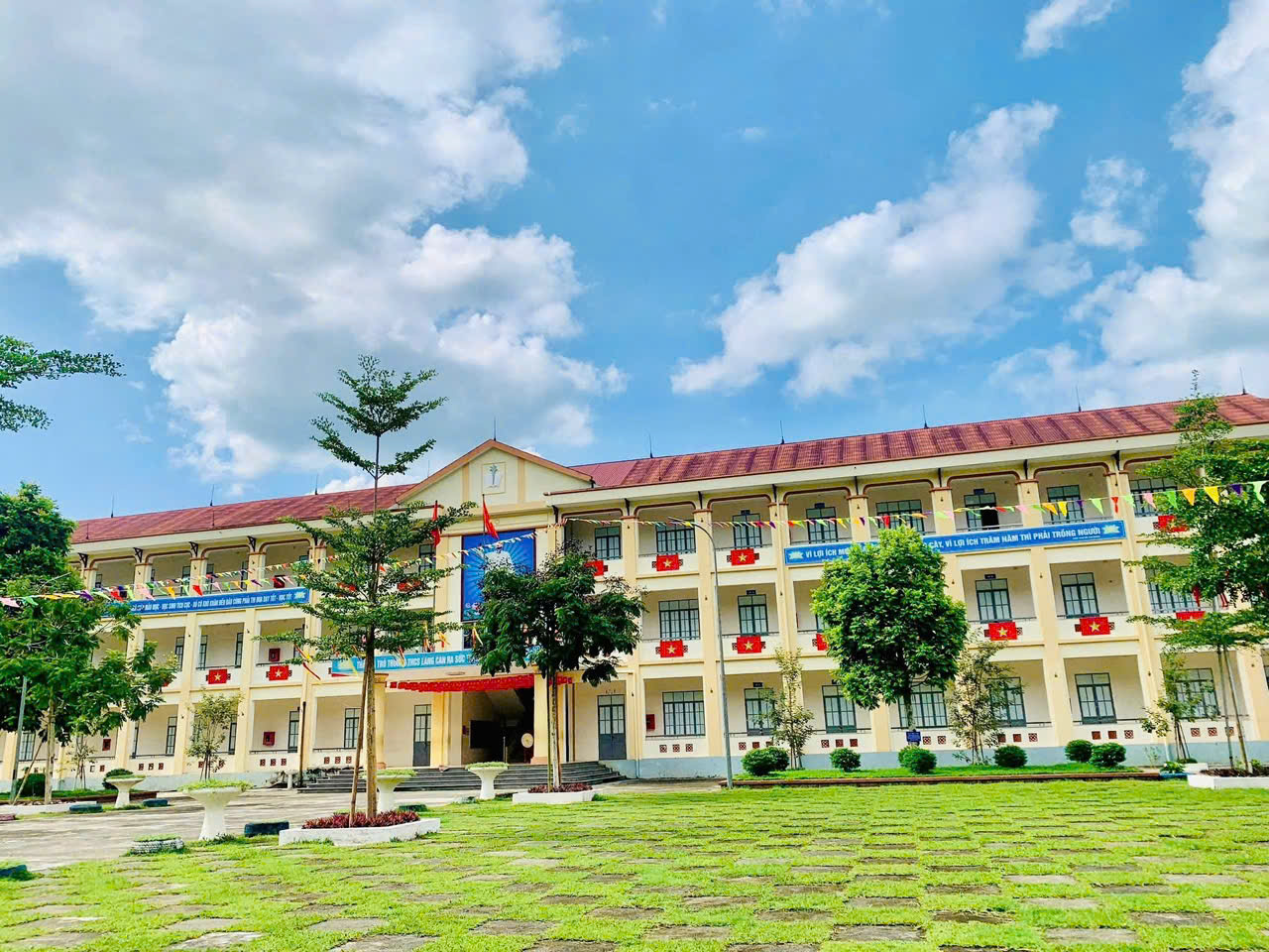 HÀNH TRÌNH NỐI DÀI NẤC THANG TRI THỨC CHO HỌC SINH VÙNG CAO TRƯỜNG TH&THCS LÂM BÌNH