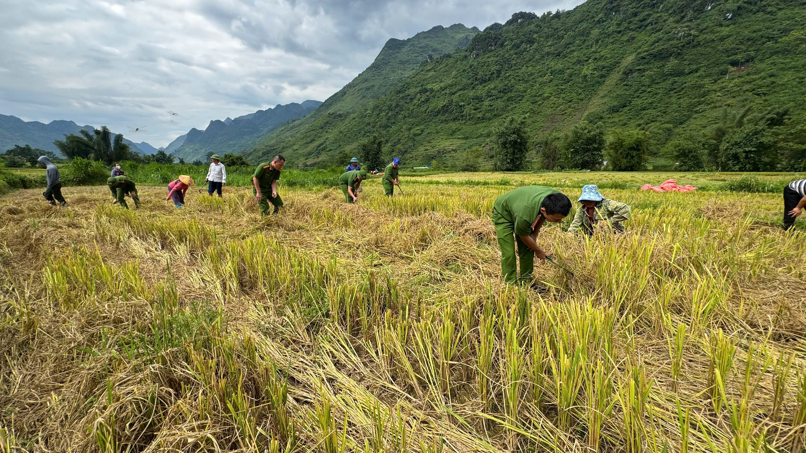CÔNG AN XÃ LÙNG TÁM – “GẦN DÂN NHẤT” BẰNG NHỮNG VIỆC LÀM THIẾT THỰC