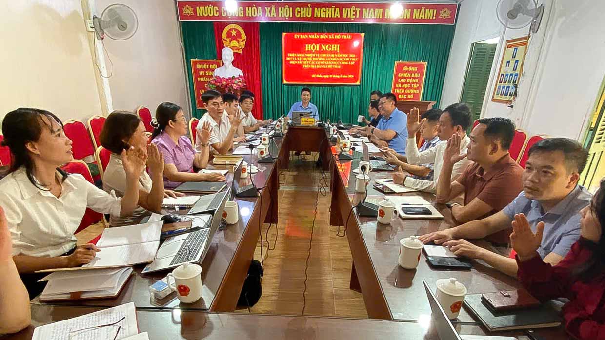 HỘI NGHỊ TRIỂN KHAI NHIỆM VỤ CHUẨN BỊ NĂM HỌC 2026–2027 VÀ XÂY DỰNG PHƯƠNG ÁN NHÂN SỰ SAU SẮP XẾP CÁC CƠ SỞ GIÁO DỤC CÔNG LẬP TRÊN ĐỊA BÀN XÃ HỒ THẦU 