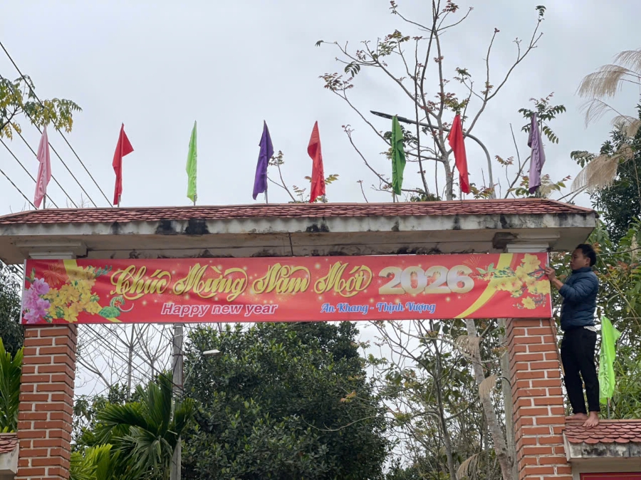 Các thôn trên địa bàn xã Vĩnh Tuy ra quân tổng vệ sinh môi trường, trang trí chào mừng năm mới 2026