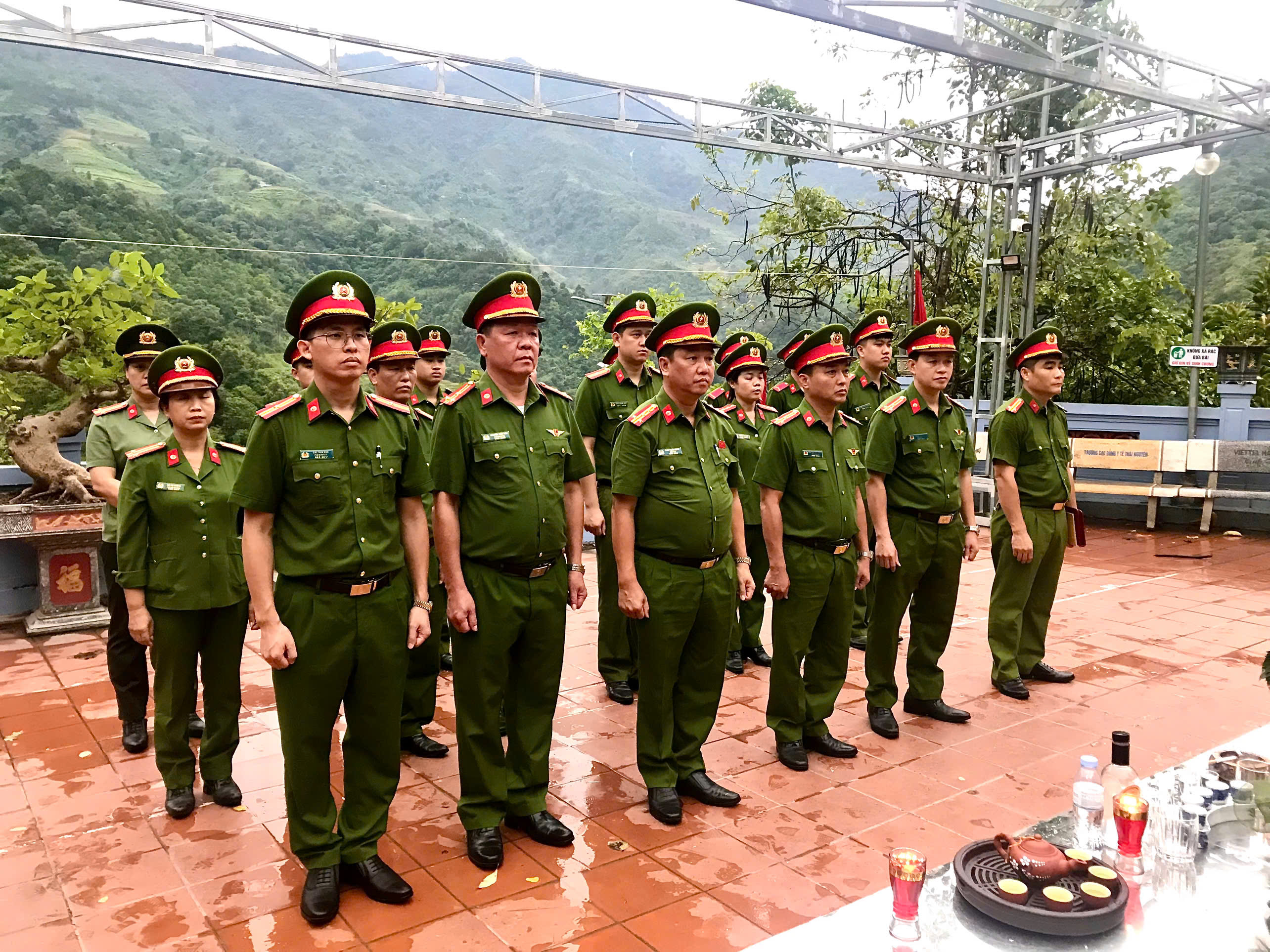 TRẠI TẠM GIAM SỐ 2 CÔNG AN TỈNH TUYÊN QUANG ĐỜI ĐỜI GHI NHỚ CÔNG ƠN CÁC ANH HÙNG LIỆT