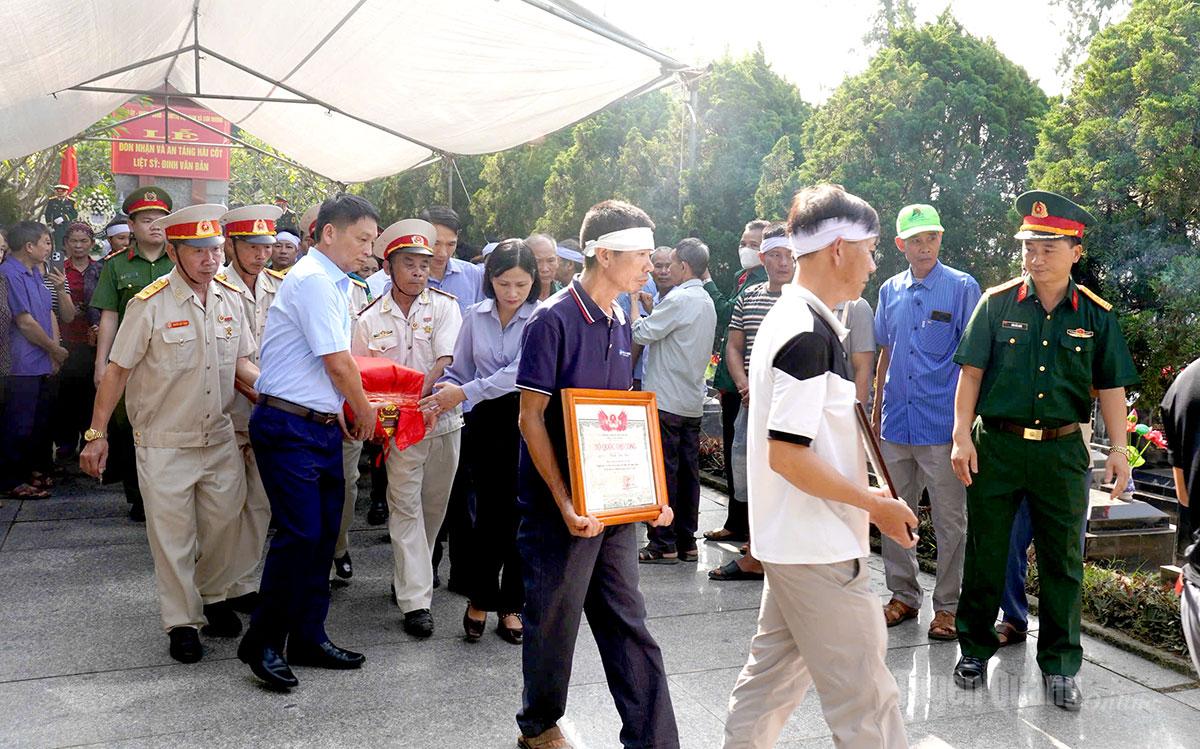 le-don-nhan-va-an-tang-hai-cot-liet-sy-3_20260925150019.jpg