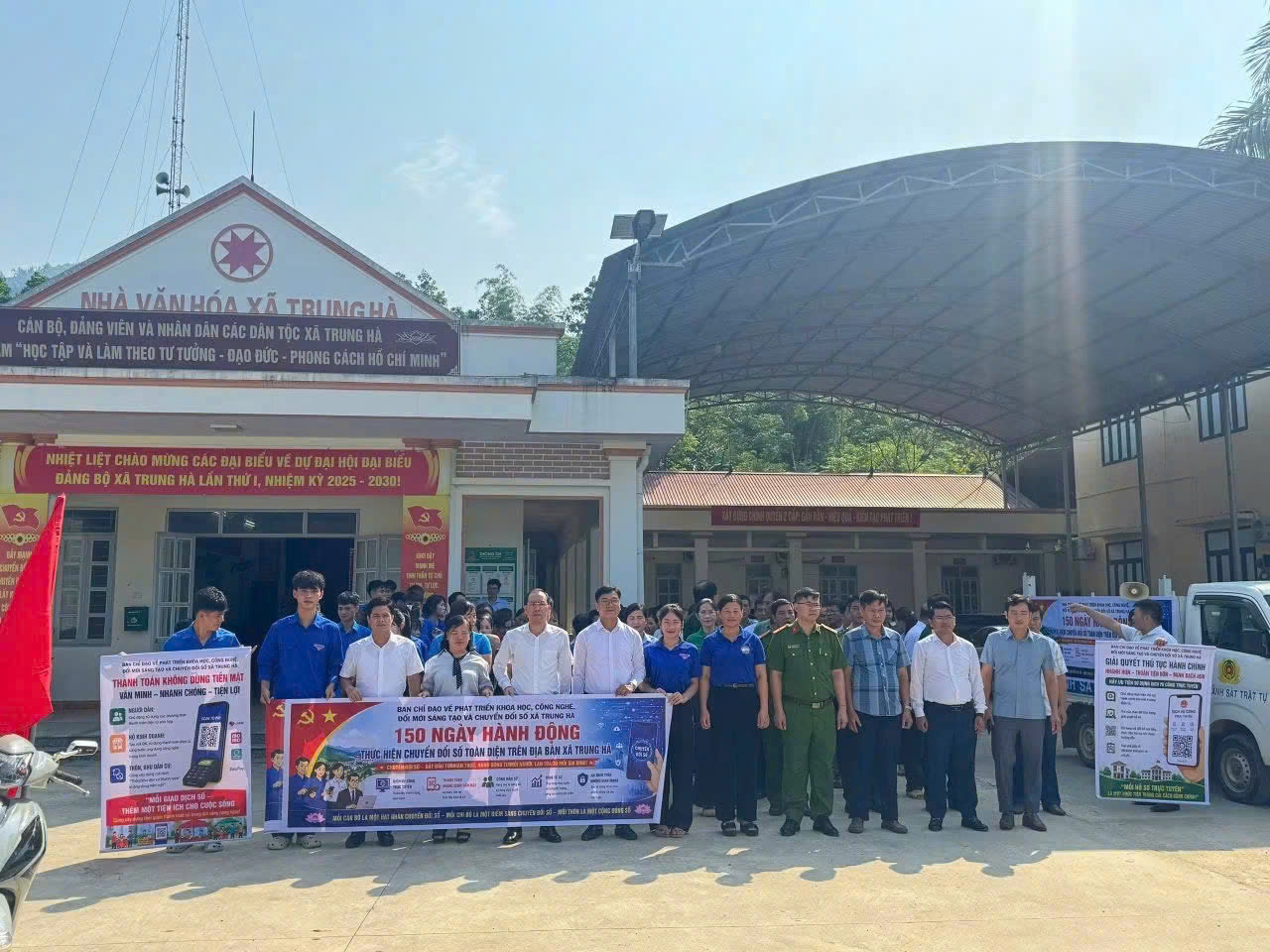 CÔNG AN XÃ TRUNG HÀ HƯỞNG ỨNG THI ĐUA CAO ĐIỂM “150 NGÀY HÀNH ĐỘNG THỰC HIỆN CHUYỂN ĐỔI SỐ TOÀN DIỆN”