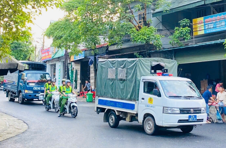 CÔNG AN XÃ THÔNG NGUYÊN RA QUÂN ĐẢM BẢO AN NINH, TRẬT TỰ ĐẠI HỘI ĐẢNG BỘ XÃ LẦN THỨ I, NHIỆM KỲ 2025 - 2030