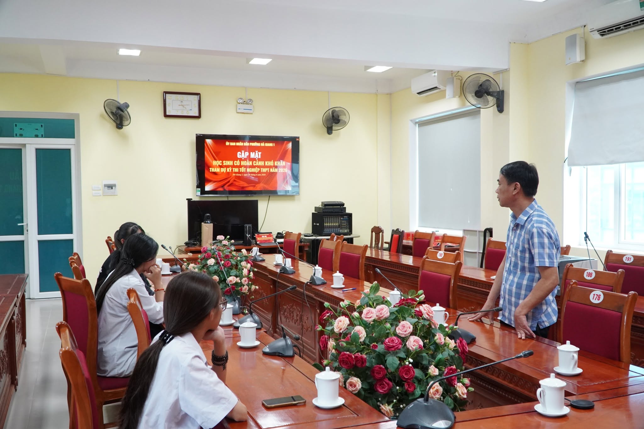 Phường Hà Giang 1 tổ chức gặp mặt các học sinh có hoàn cảnh khó khăn trước kỳ thi tốt nghiệp THPTnăm 2026.