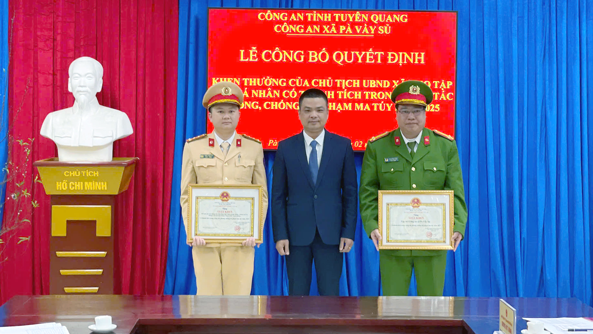 Xã Pà Vầy Sủ Khen thưởng đột xuất trong công tác phòng, chống tội phạm ma túy năm 2025