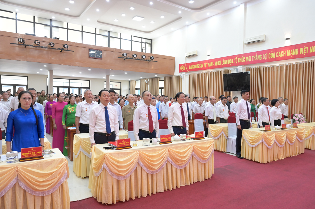 Hàm Yên tổ chức Lễ trao tặng Huy hiệu Đảng đợt 2/9/2026