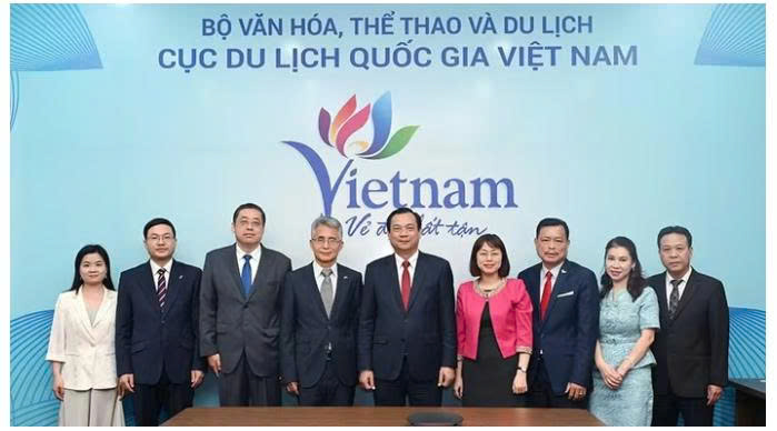 Phát triển các sản phẩm du lịch xuyên biên giới Việt Nam - Trung Quốc