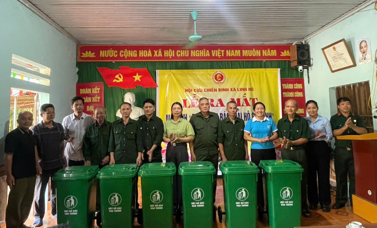 Hội Cựu chiến binh xã Linh Hồ ra mắt mô hình “Phân loại rác thải hộ gia đình” tại thôn Minh Giang