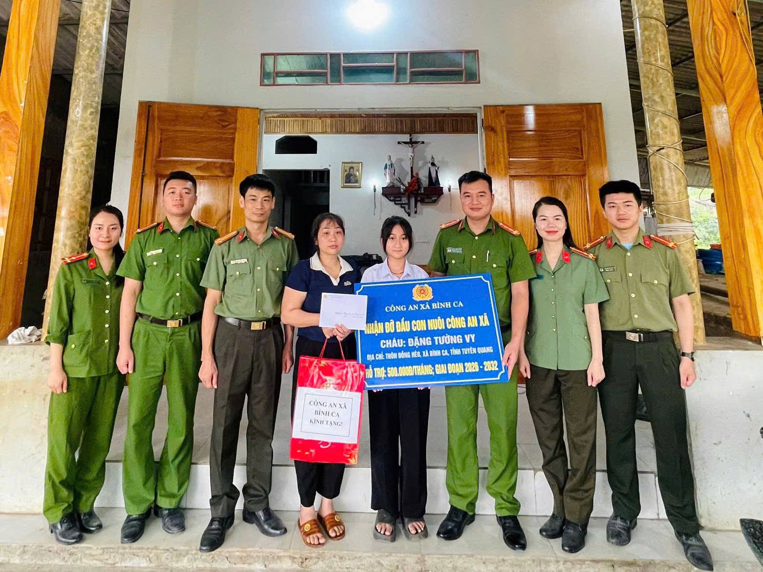 Lan tỏa yêu thương từ chương trình “Con nuôi Công an xã” ở Bình Ca