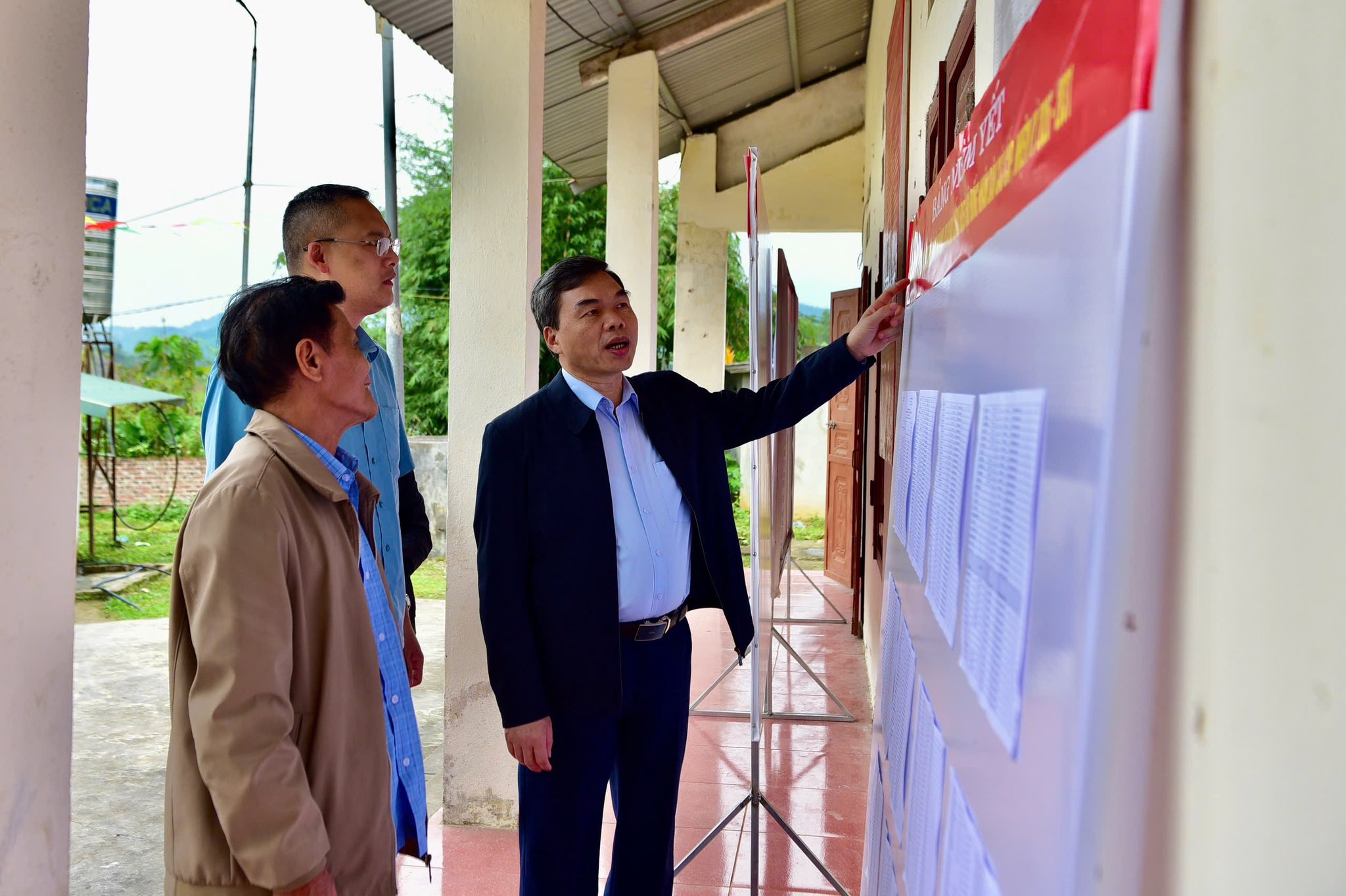 Phó Bí thư Tỉnh ủy, Chủ tịch Ủy ban MTTQ Việt Nam tỉnh Ma Thế Hồng nắm tình hình công tác chuẩn bị bầu cử tại các địa phương