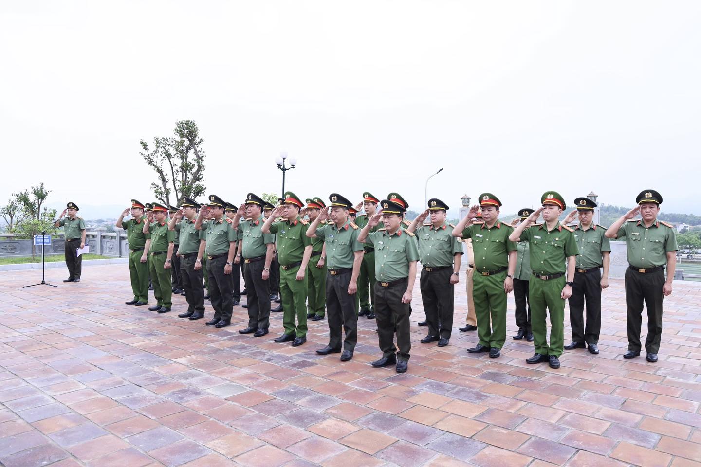 DÂNG HƯƠNG KỶ NIỆM 136 NĂM NGÀY SINH CHỦ TỊCH HỒ CHÍ MINH