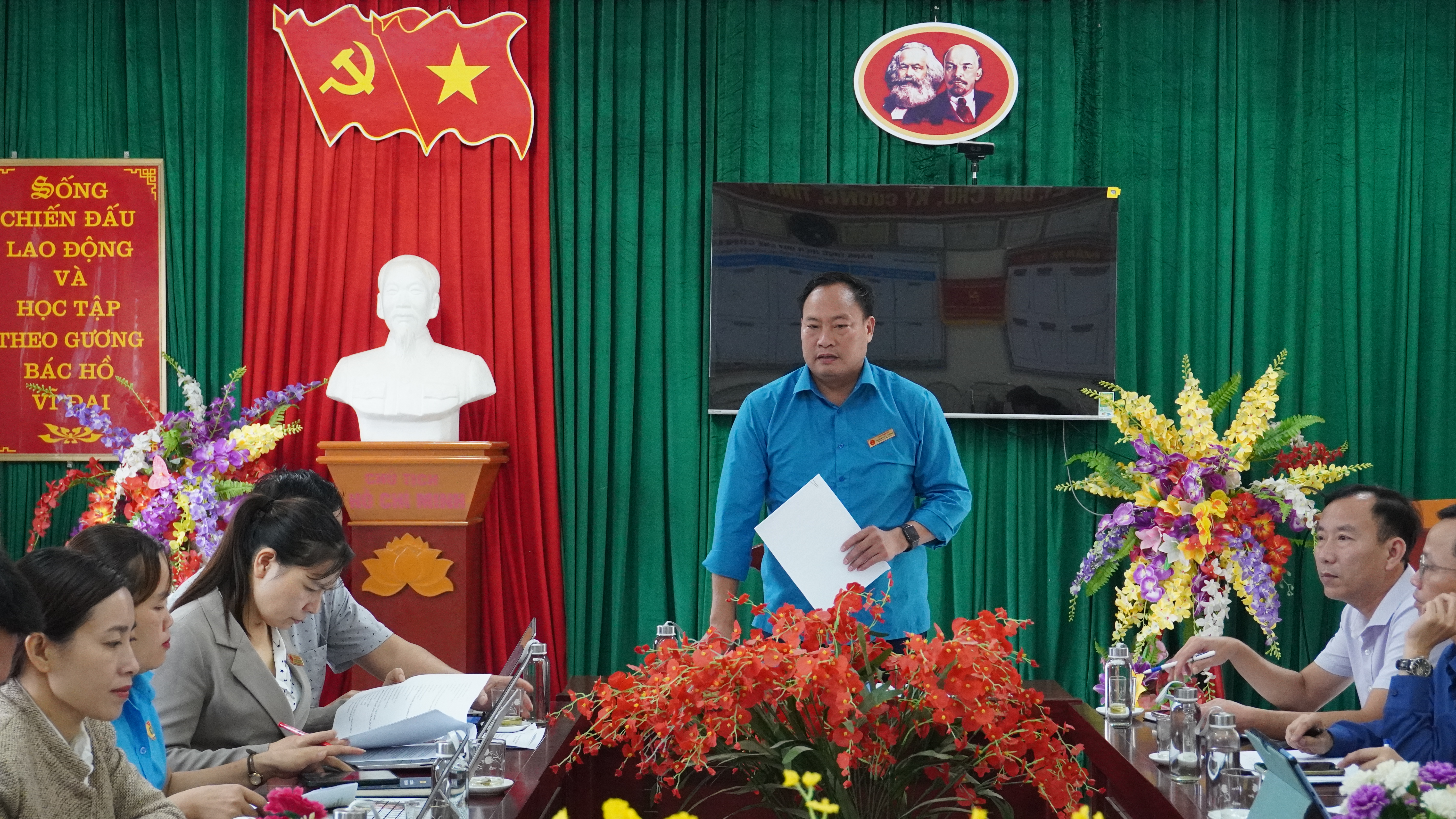 ĐOÀN KIỂM TRA SỐ 1358 KIỂM TRA BẾP ĂN TẬP THỂ VÀ CÔNG TÁC CHUẨN BỊ ĐẦU NĂM HỌC TẠI TRƯỜNG HỌC PTDTBT TIỂU HỌC VÀ THCS NẤM DẨN, TRƯỜNG MẦM NON NẤM DẨN 