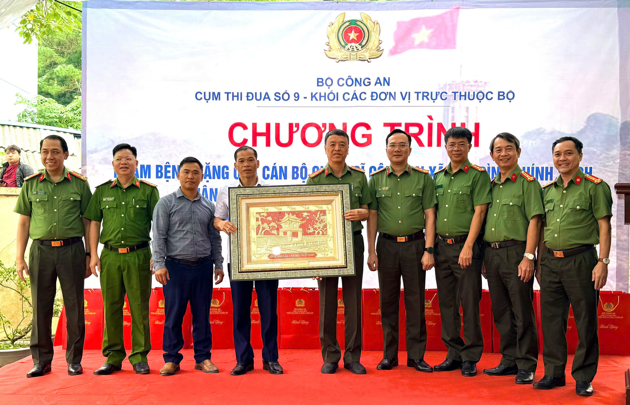 CÔNG AN XÃ LŨNG CÚ ĐẢM BẢO AN NINH, TRẬT TỰ PHỤC VỤ CHƯƠNG TRÌNH KHÁM, CHỮA BỆNH CHO NHÂN DÂN