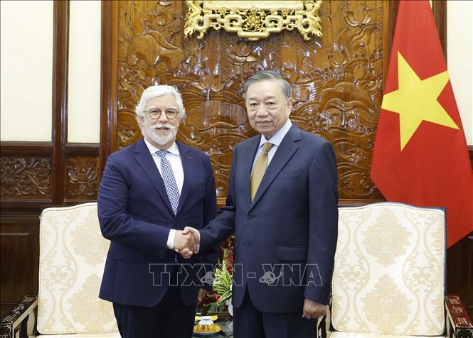 Top leader receives newly accredited ambassadors from Portugal, Iran, Mongolia, the US, Myanmar