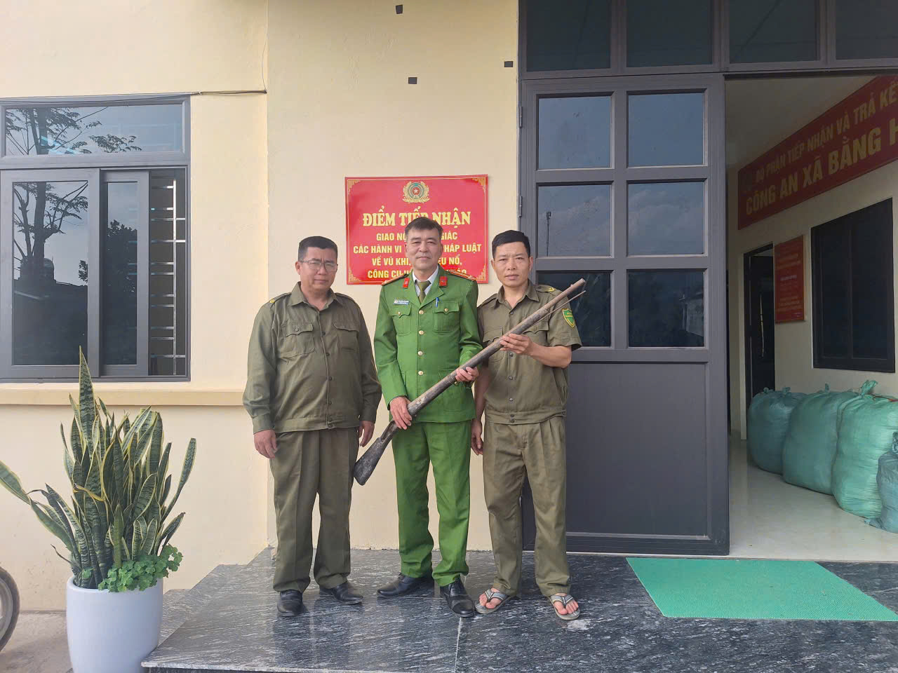 CÔNG AN XÃ BẰNG HÀNH ĐẨY MẠNH TUYÊN TRUYỀN, THU HỒI VŨ KHÍ VÀ PHÁO TRONG NHÂN DÂN