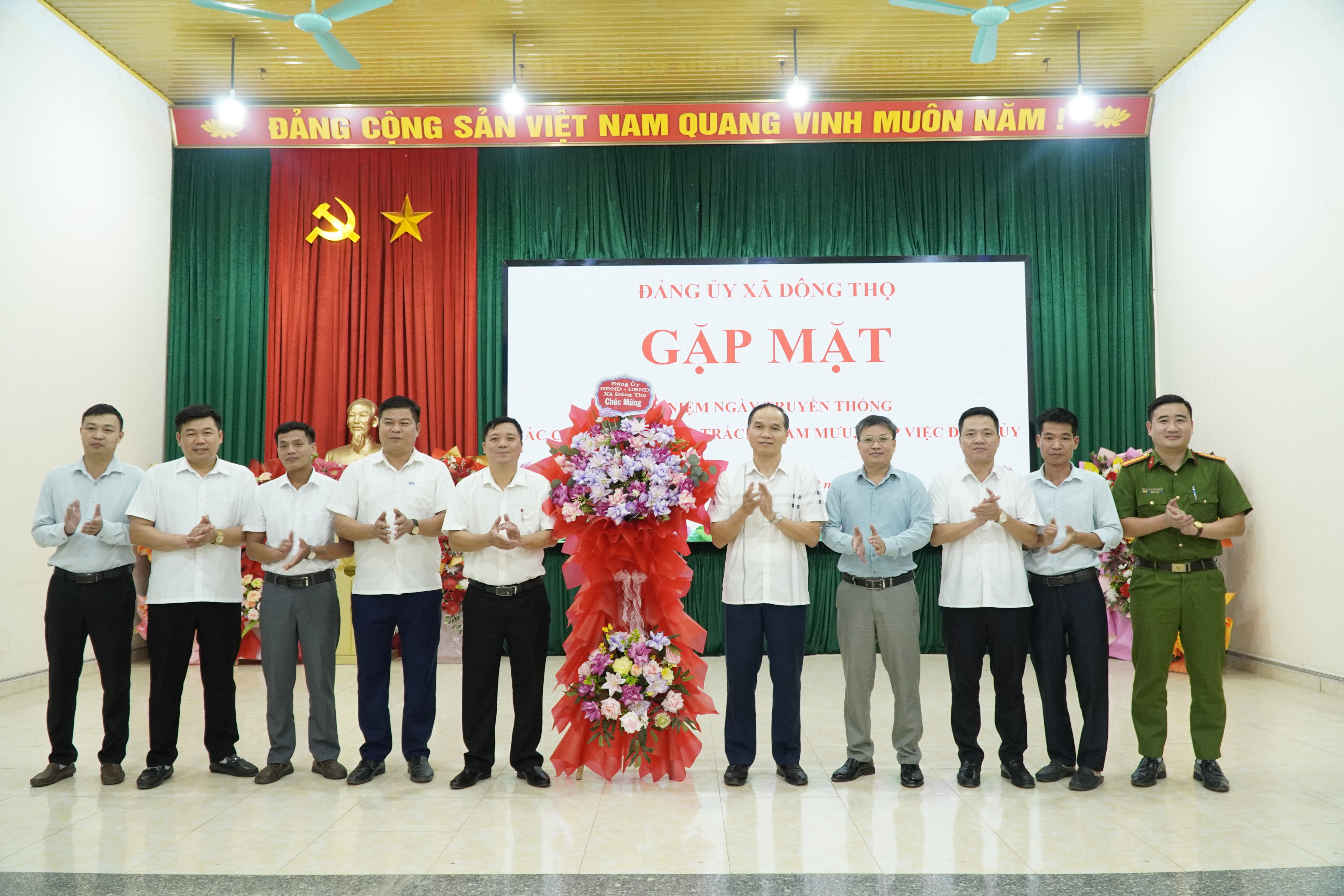 Đảng ủy xã Đông Thọ tổ chức gặp mặt kỷ niệm Ngày truyền thống các cơ quan tham mưu, giúp việc Đảng ủy