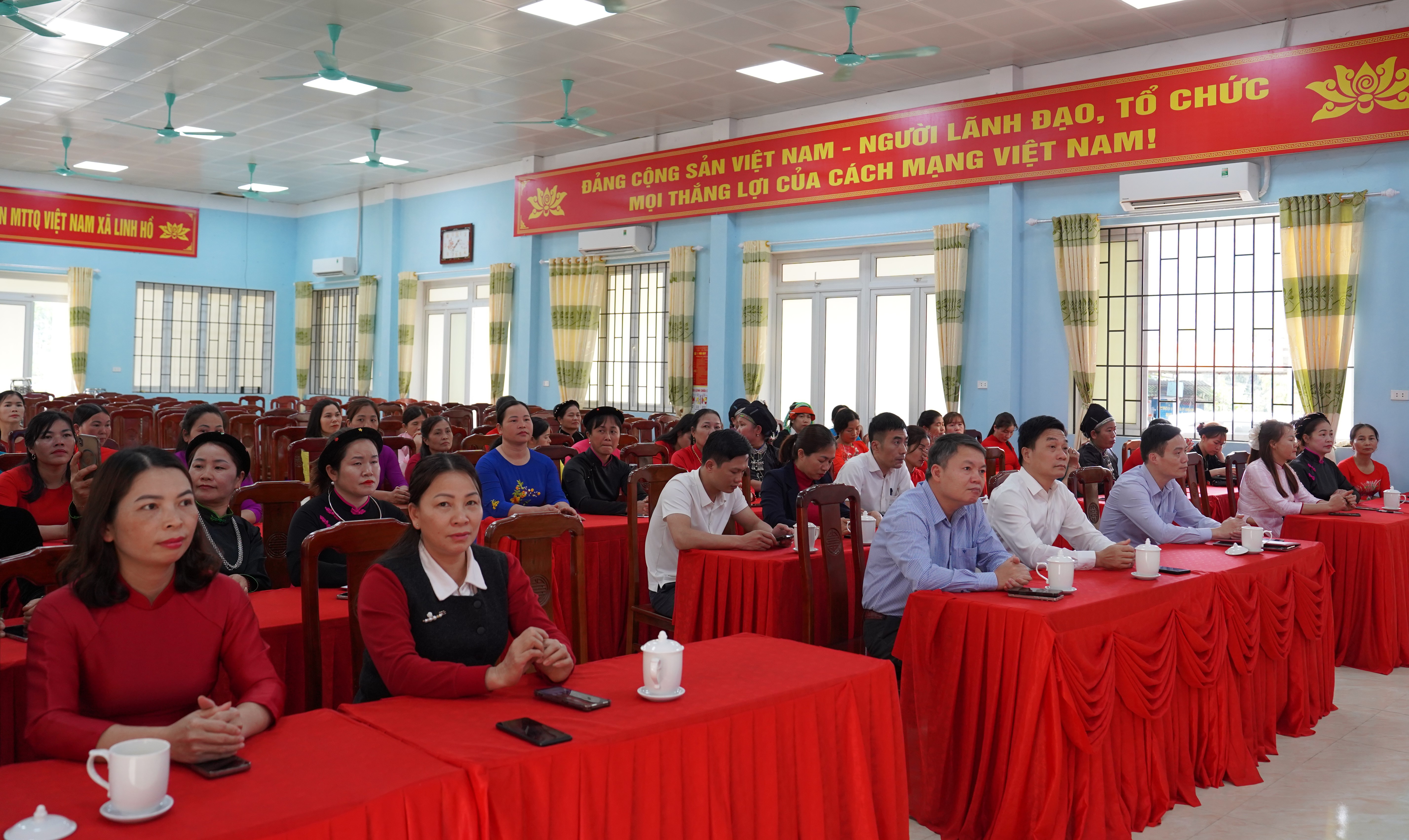 Toạ đ&agrave;m 3.JPG