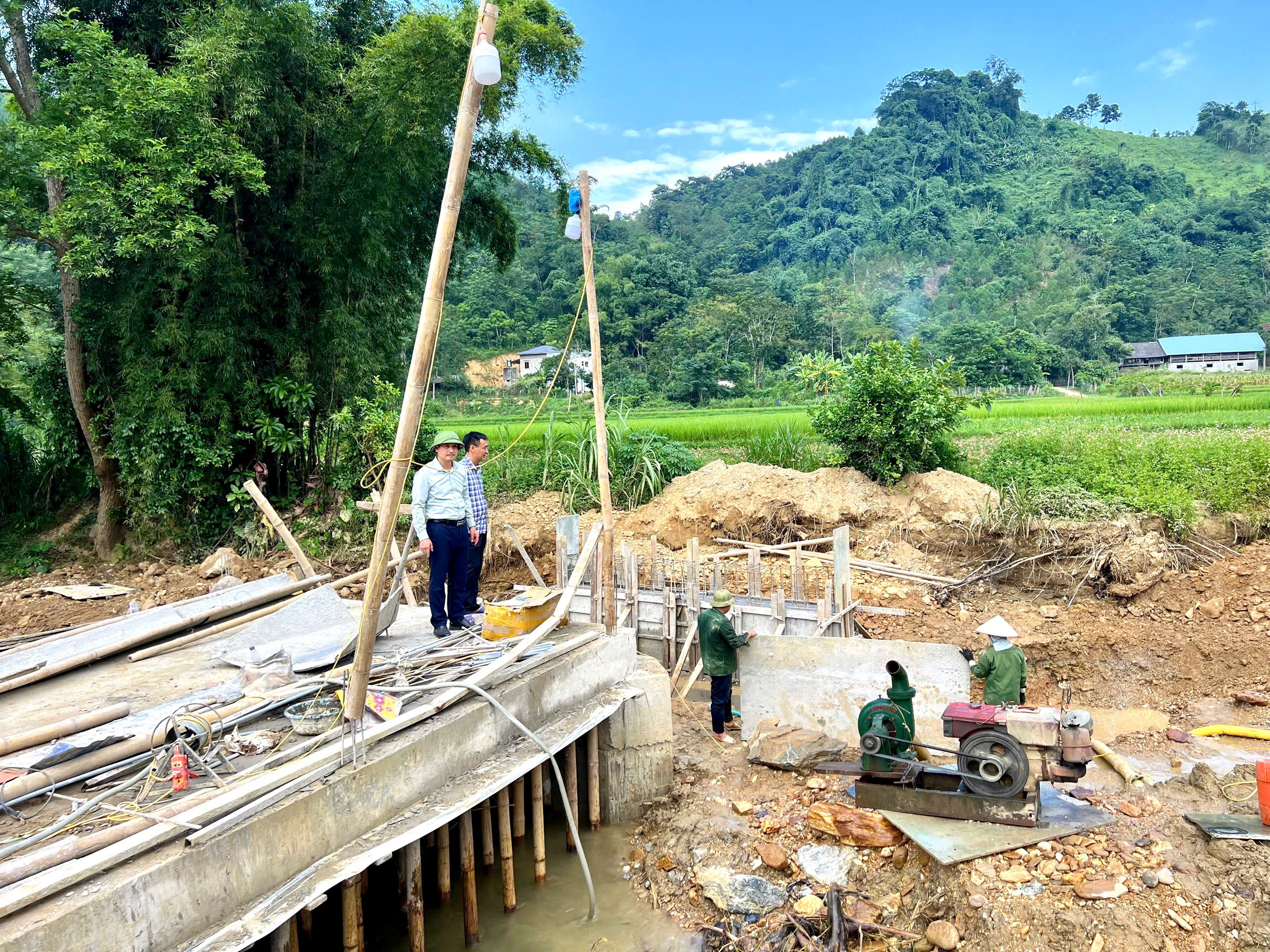 Đồng chí Chủ tịch UBND xã Kiên Đài kiểm tra tiến độ công trình, chỉ đạo chuẩn bị Phiên chợ quê – Chợ số 2026