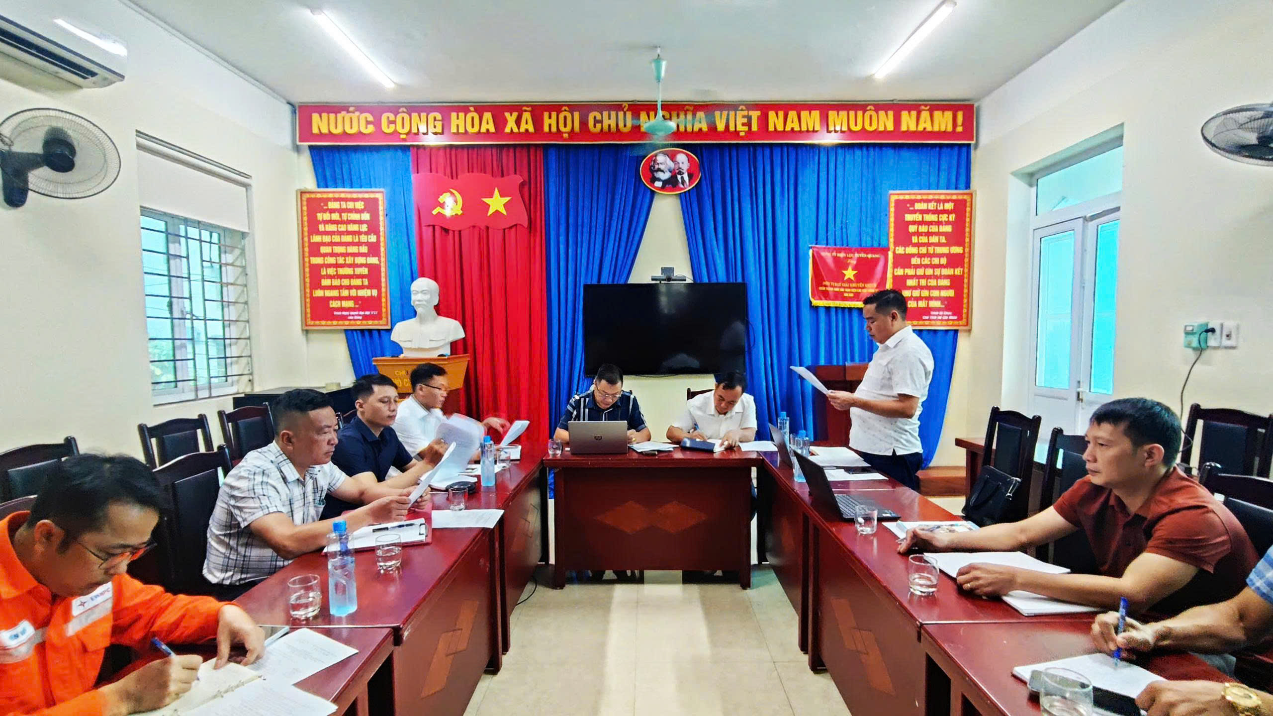 XÃ XÍN MẦN THỐNG NHẤT PHƯƠNG ÁN CHỈNH TRANG, SẮP XẾP HỆ THỐNG CÁP ĐIỆN LỰC, CÁP VIỄN THÔNG KHU VỰC TRUNG TÂM