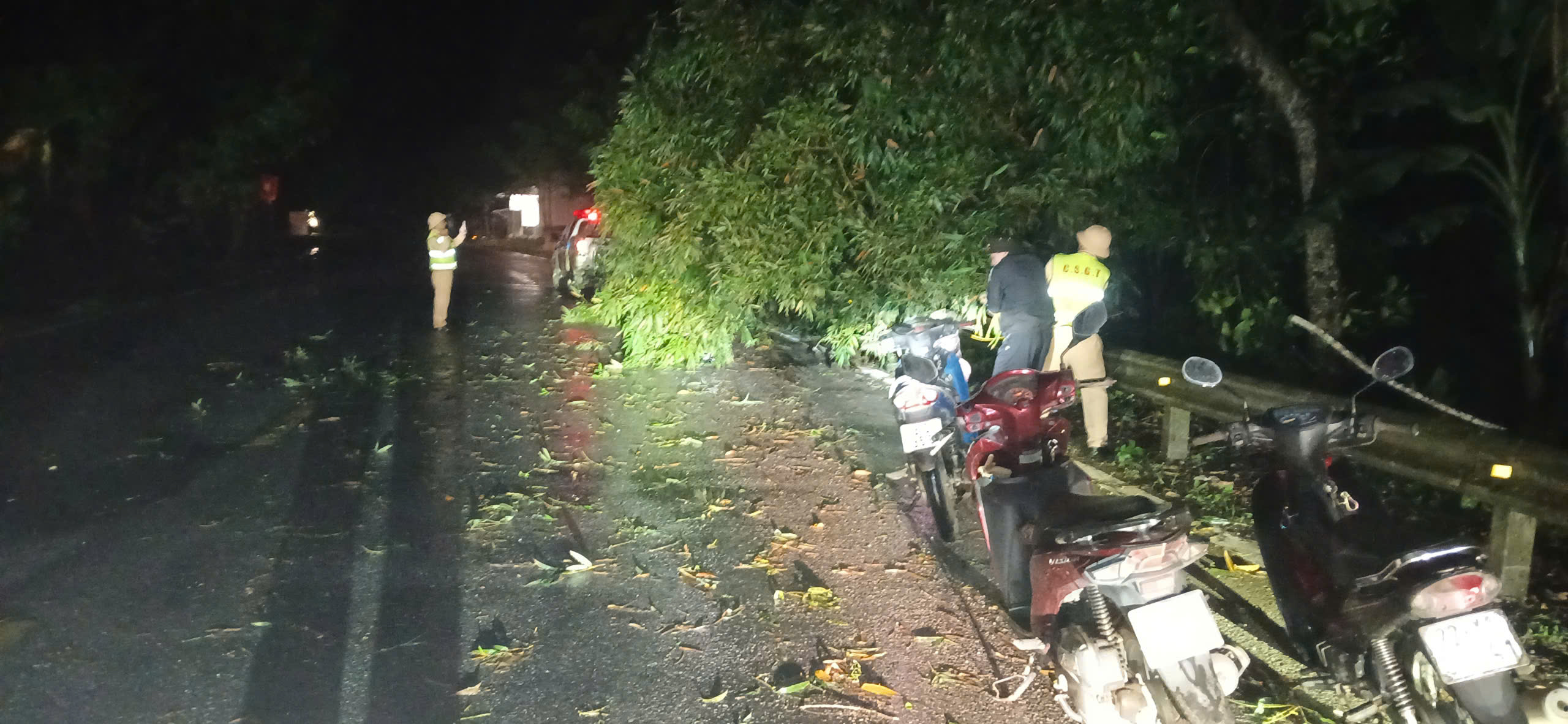 Giao th&ocirc;ng.jpg