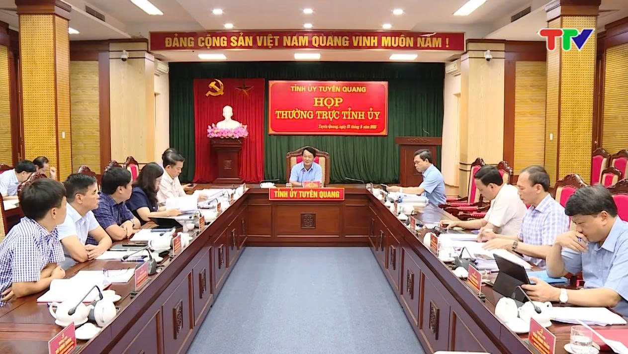 Trang trí khánh tiết cần tiết kiệm nhưng đạt hiệu quả cao phản ánh được tinh thần đổi mới của Đại hội đại biểu Đảng bộ tỉnh
