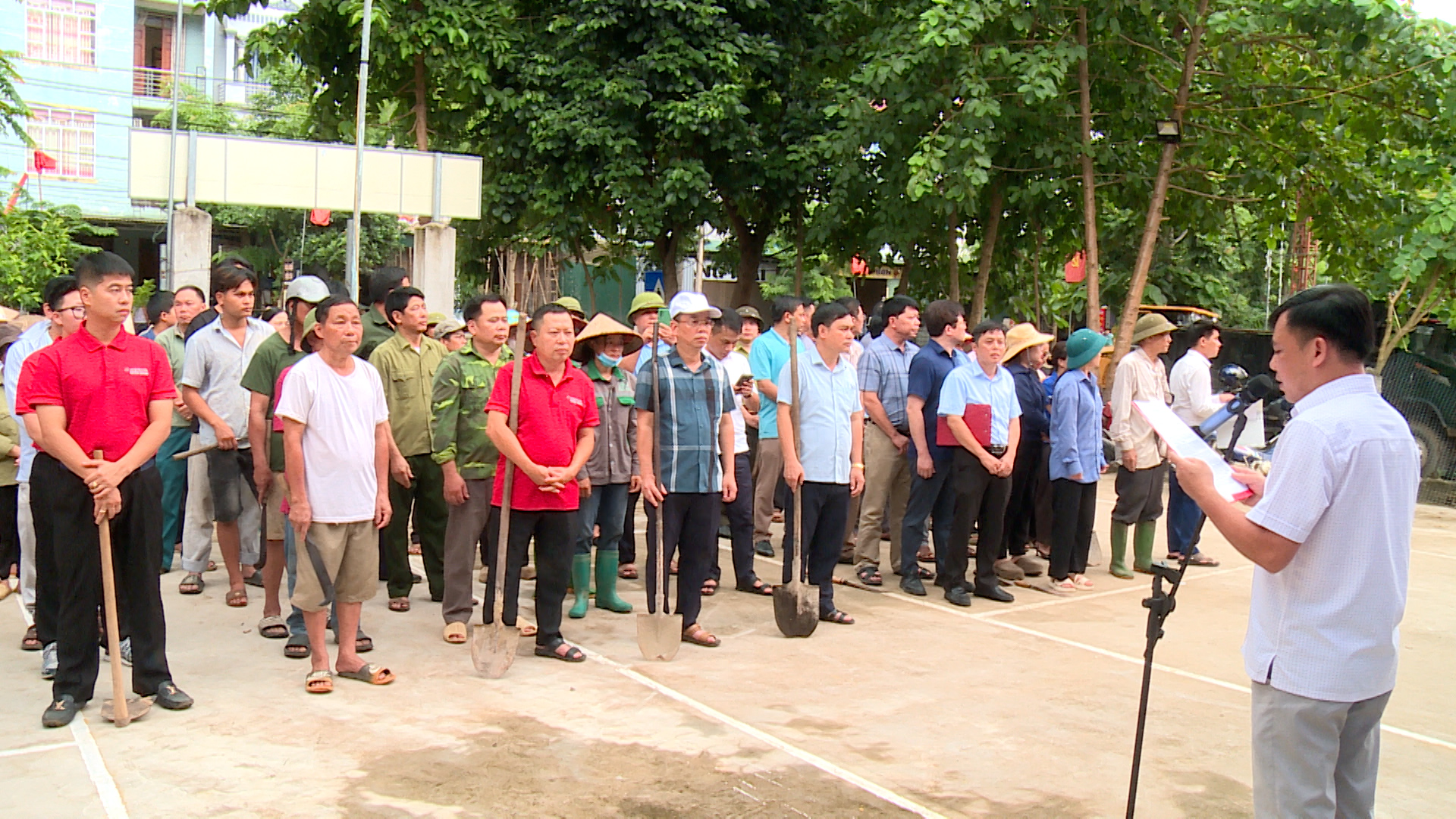 Xã Yên Hoa tổ chức Lễ ra quân tổng vệ sinh môi trường